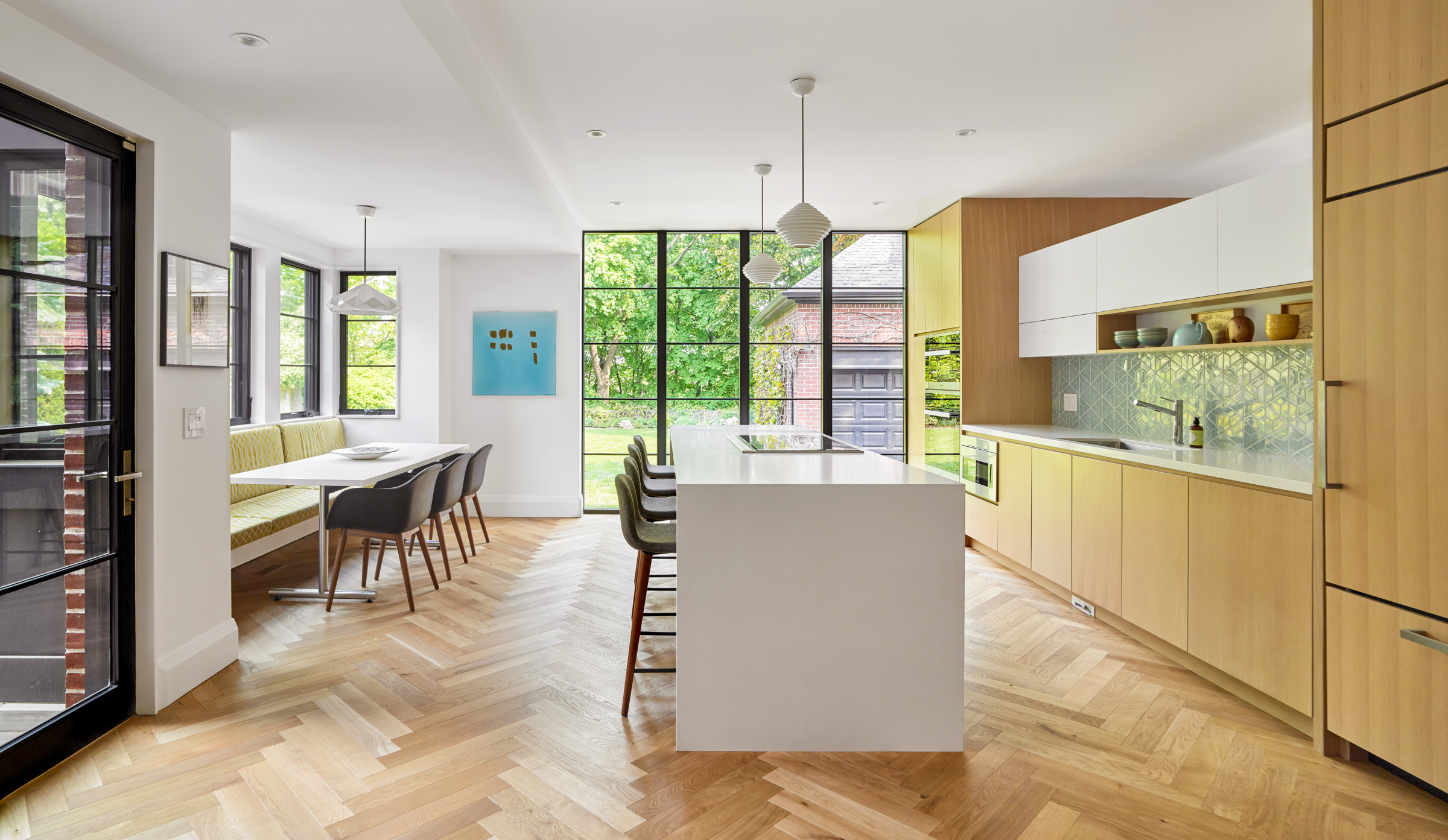 The kitchen becomes the home’s central gathering space; from casual meals at the banquette table, to after-school snacks, or entertaining friends around the island, the kitchen accommodates a variety of ways for family and friends to gather around