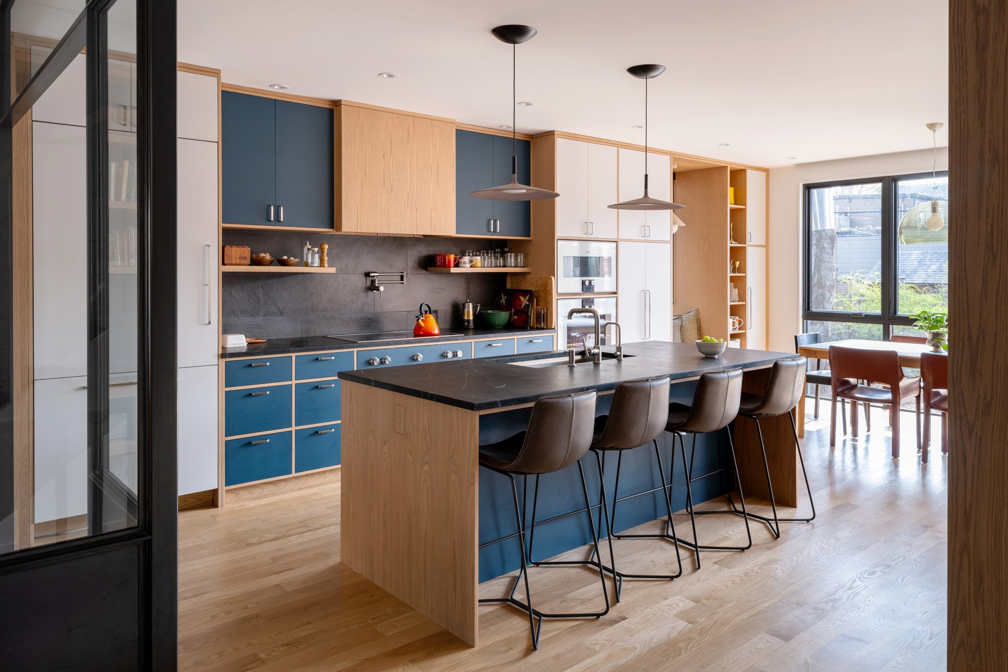 The ground floor was completely reconfigured, with the kitchen in the centre, dining at the rear, and a living room and foyer in front. The central spaces are open to one another for easy movement between them, and to facilitate entertaining a crowd