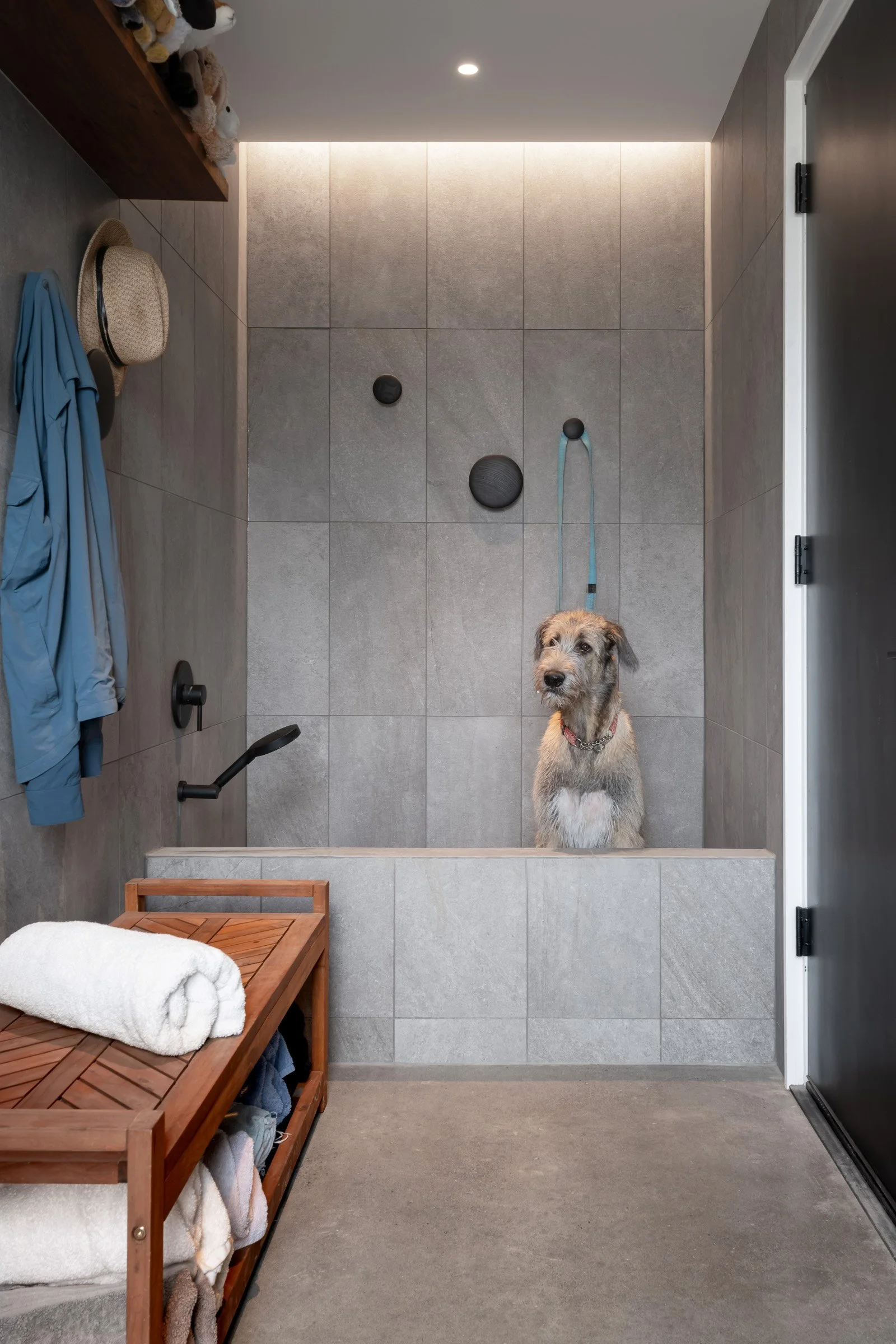  A dog wash is located between the entrance from the garage and the main foyer, offering a place to wash the couple’s three large dogs or muddy boots after a long walk in the surrounding fields. 