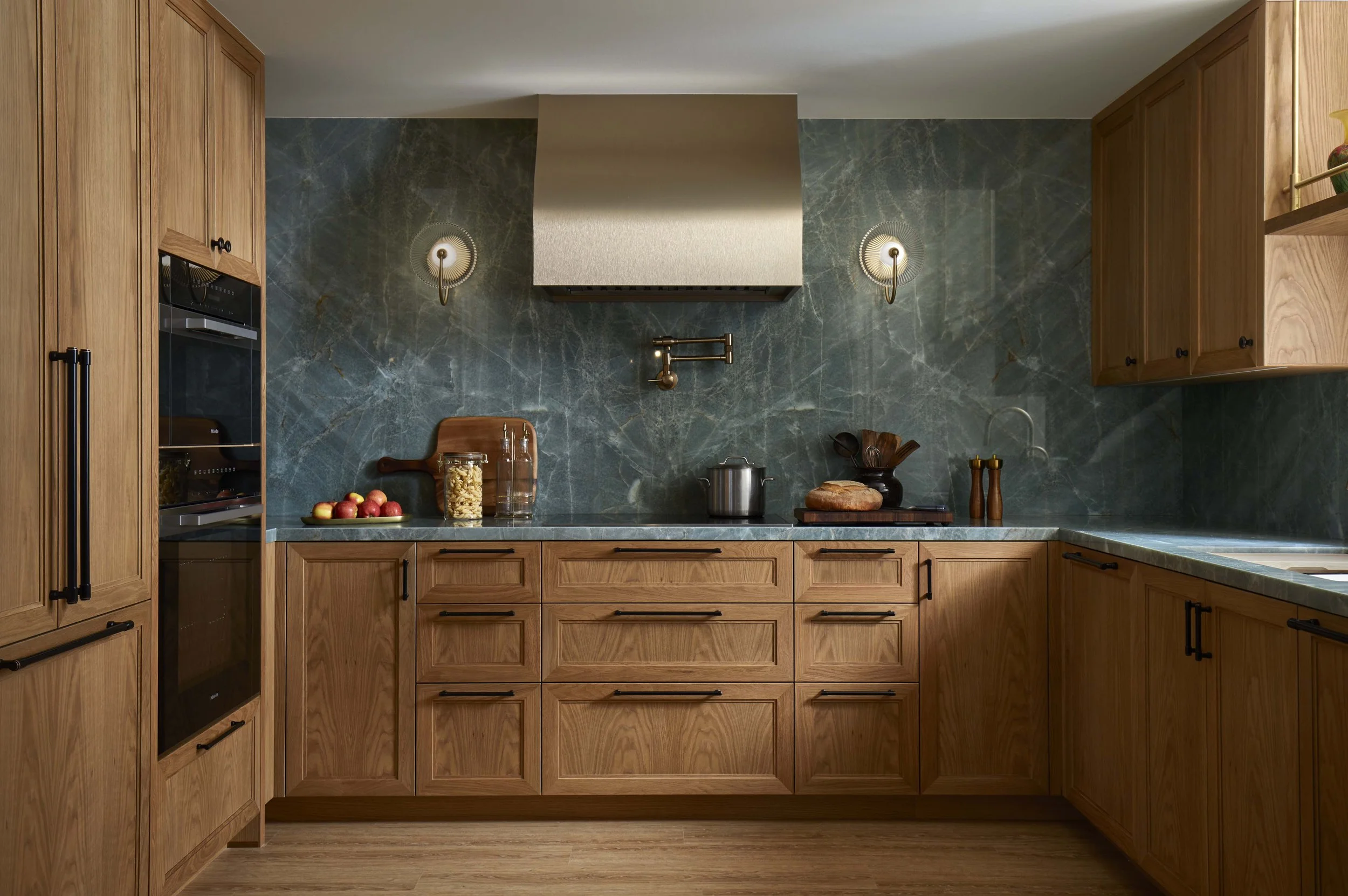  The basement is a space that the whole family can relax and play together, and has a more modern and relaxed feel that is reflected in the design. A second full kitchen was added to facilitate multi-generational living and to provide support to the 