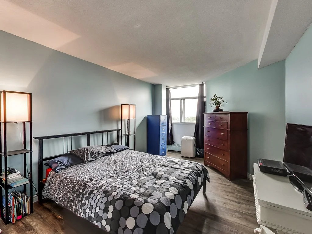 2301-Derry-Road-West-Unit-1004-Mississauga-Karly-Moore-Real-Estate (3).jpg