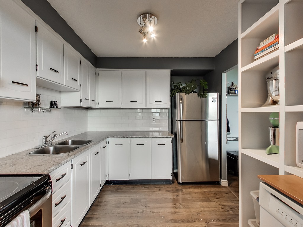 2301-Derry-Road-West-Unit-1004-Mississauga-Karly-Moore-Real-Estate (12).jpg
