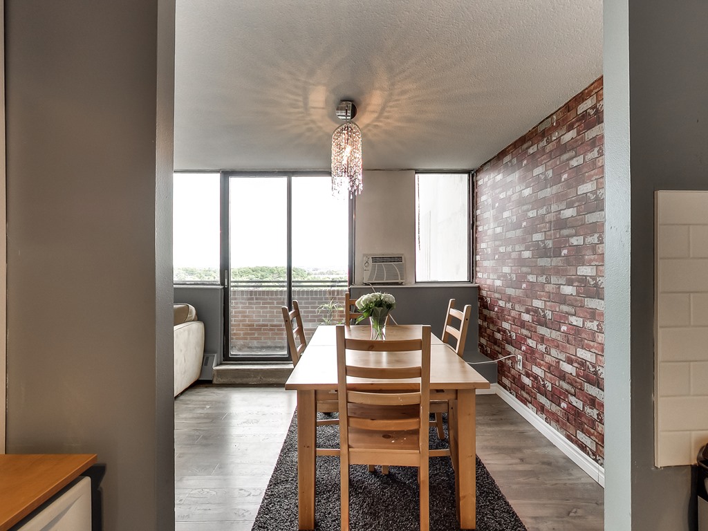 2301-Derry-Road-West-Unit-1004-Mississauga-Karly-Moore-Real-Estate (11).jpg