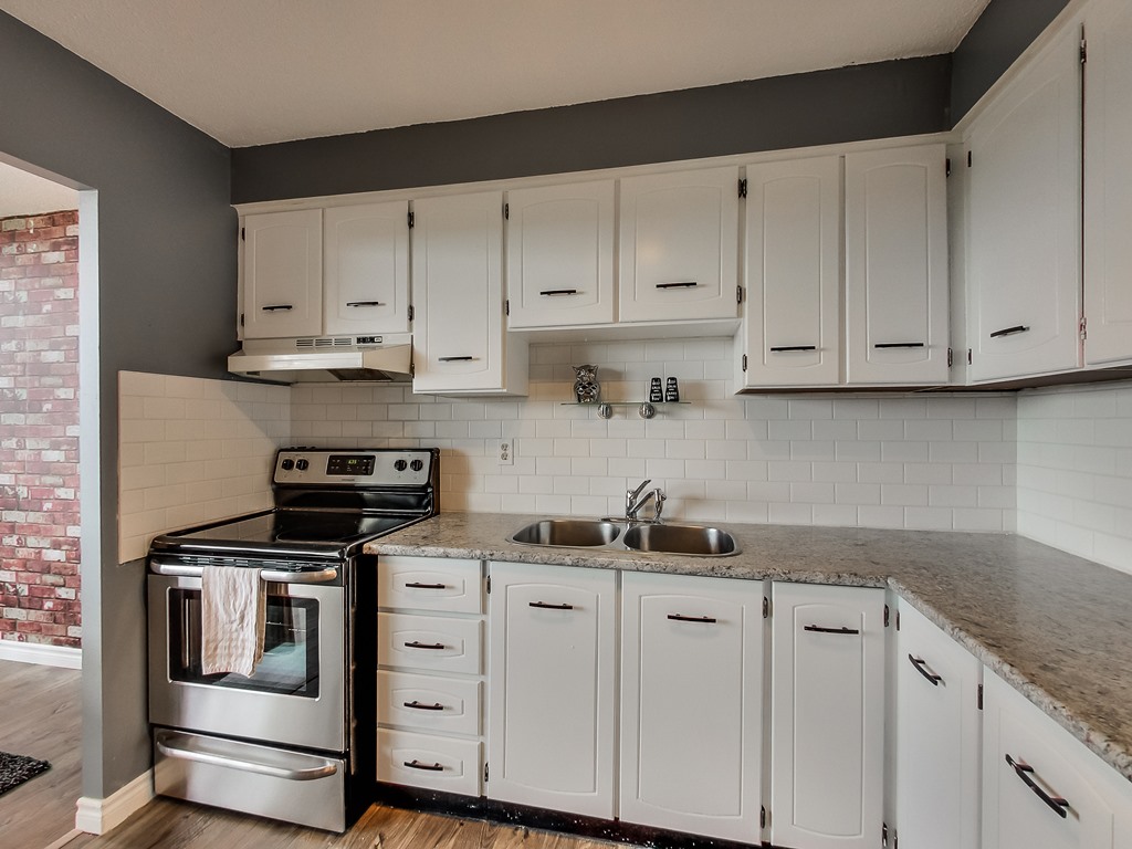 2301-Derry-Road-West-Unit-1004-Mississauga-Karly-Moore-Real-Estate (13).jpg