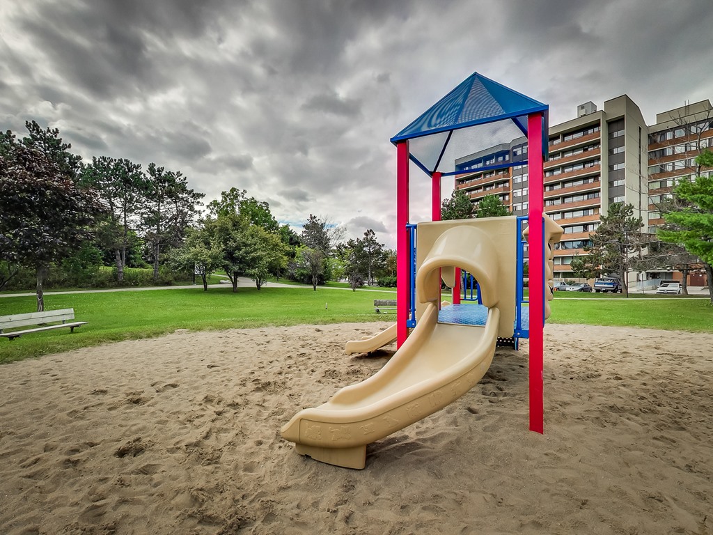 2301-Derry-Road-West-Unit-1004-Mississauga-Karly-Moore-Real-Estate (17).jpg