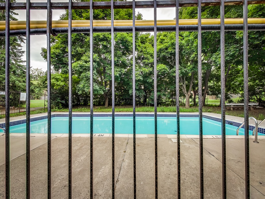 2301-Derry-Road-West-Unit-1004-Mississauga-Karly-Moore-Real-Estate (16).jpg