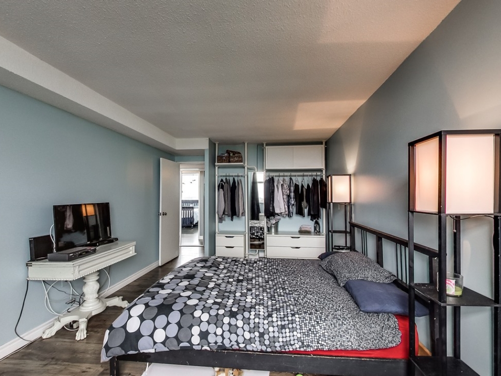 2301-Derry-Road-West-Unit-1004-Mississauga-Karly-Moore-Real-Estate (4).jpg