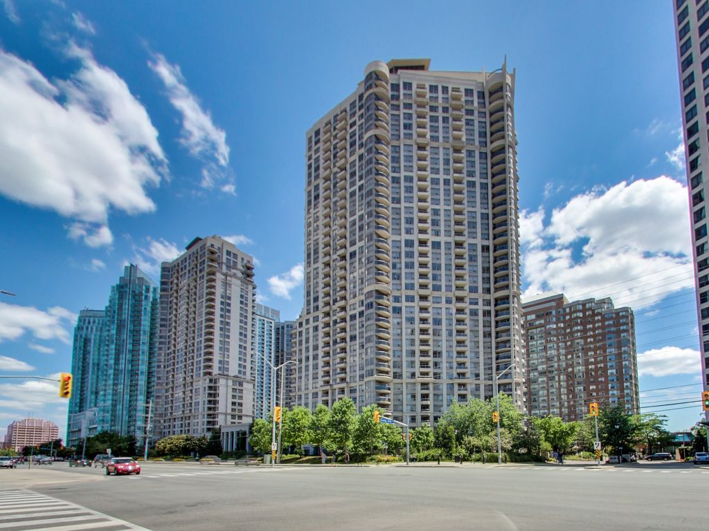 310-Burnhamthorpe-Rd-W-2506-Mississauga-Karly-Moore (2).jpg