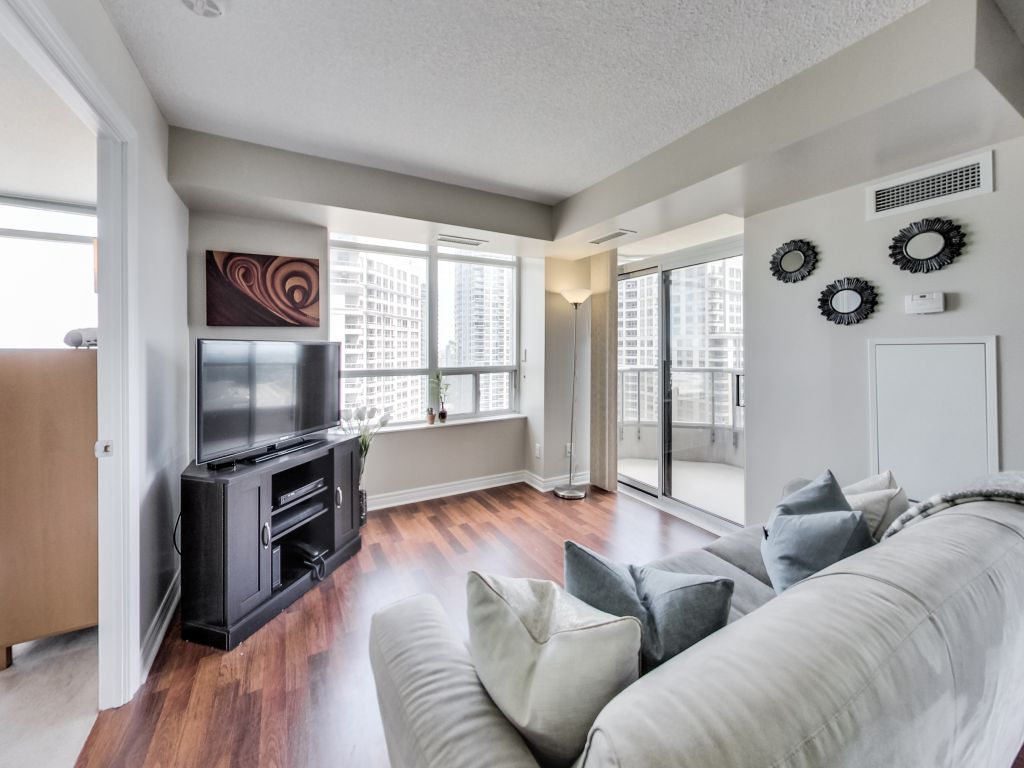 310-Burnhamthorpe-Rd-W-2506-Mississauga-Karly-Moore (26).jpg