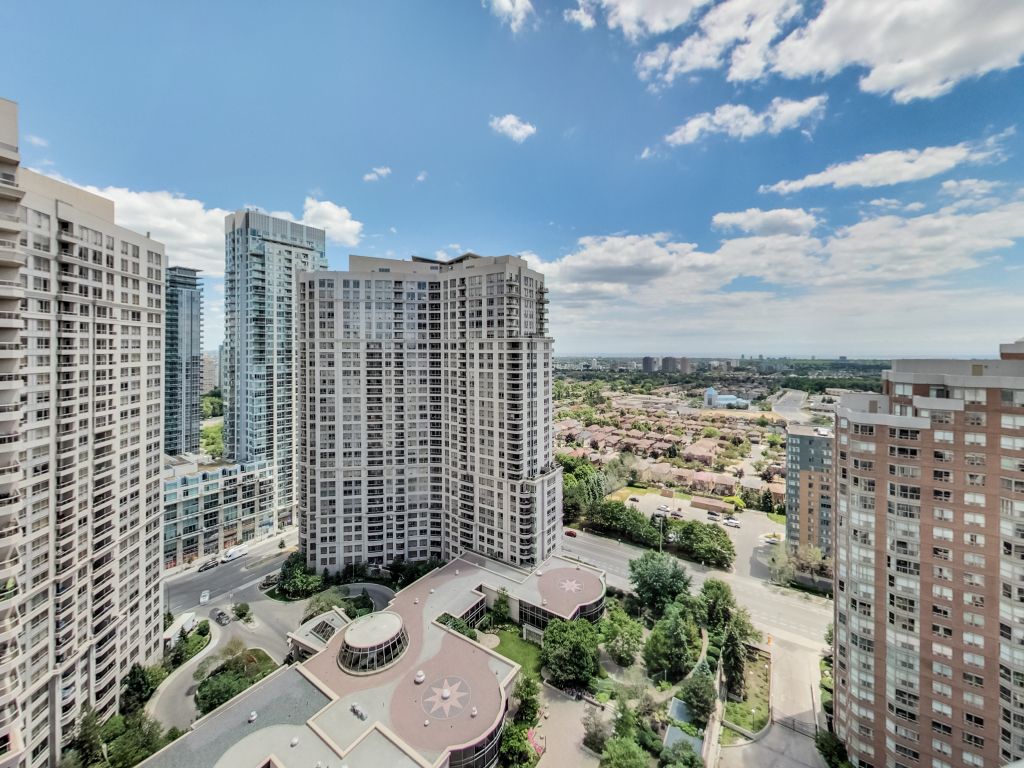 310-Burnhamthorpe-Rd-W-2506-Mississauga-Karly-Moore (37).jpg