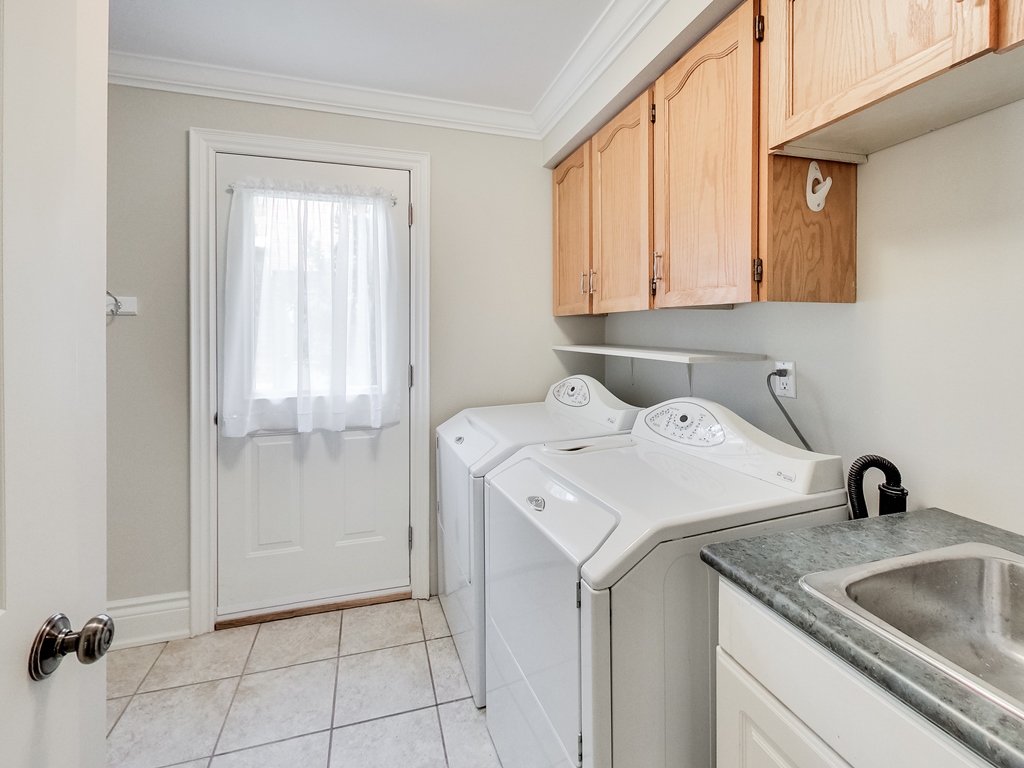 1079-Red-Pine-Cres-Lorne-Park-Mississauga-Real-Estate-Karly-Moore (28).jpg
