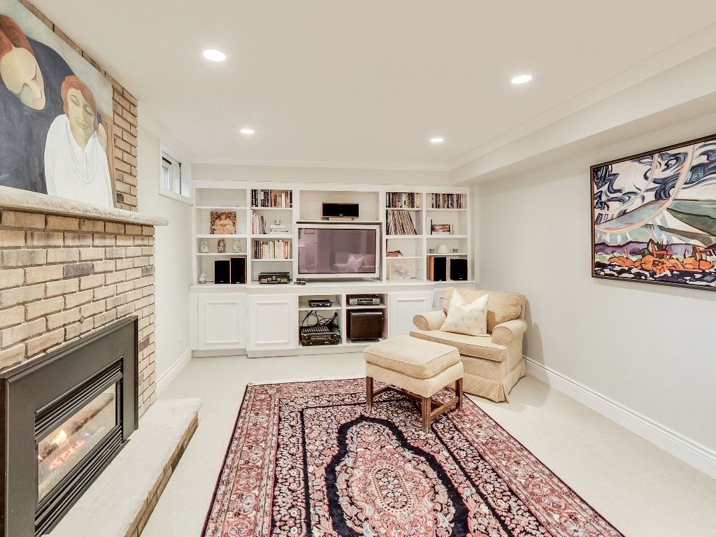 1079-Red-Pine-Cres-Lorne-Park-Mississauga-Real-Estate-Karly-Moore (45).jpg