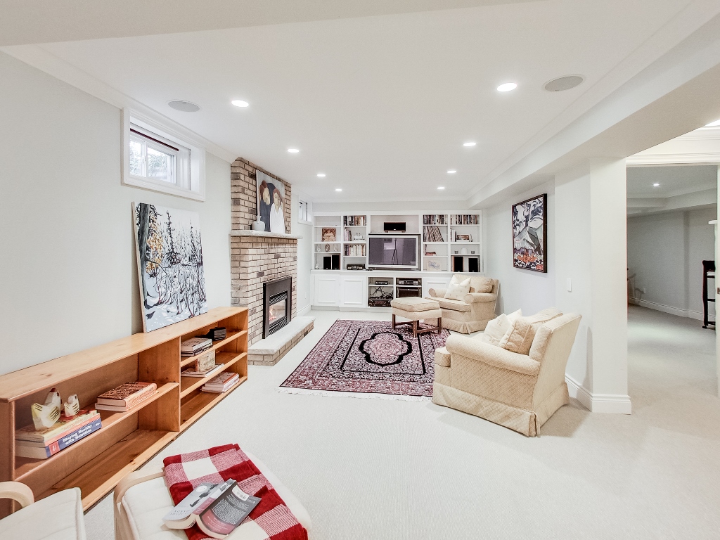 1079-Red-Pine-Cres-Lorne-Park-Mississauga-Real-Estate-Karly-Moore (44).jpg