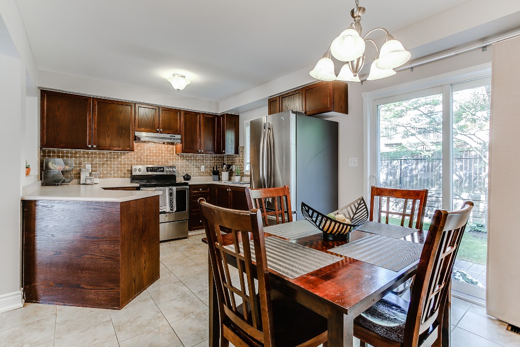 24_breakfastarea2.jpg