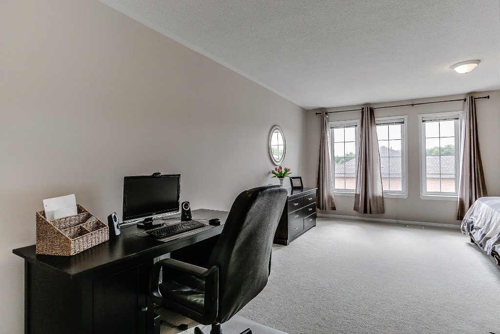 26_masterbedroom1.jpg