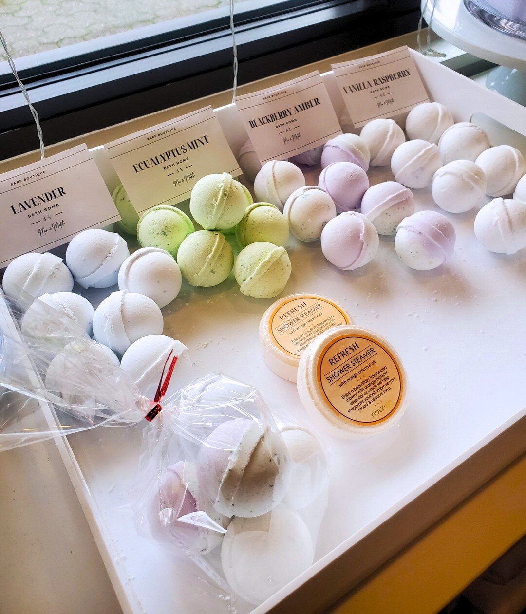Need a gift idea for Valentine's that's the bomb? 💣❤️

We have your favorite Nourish Bath Bombs and Shower Steamers still in stock as part of our 5/$25 deal! 🛁
(And yes, that includes bath accessories, eye gels, lip gels, and sheet masks, too!) 

G