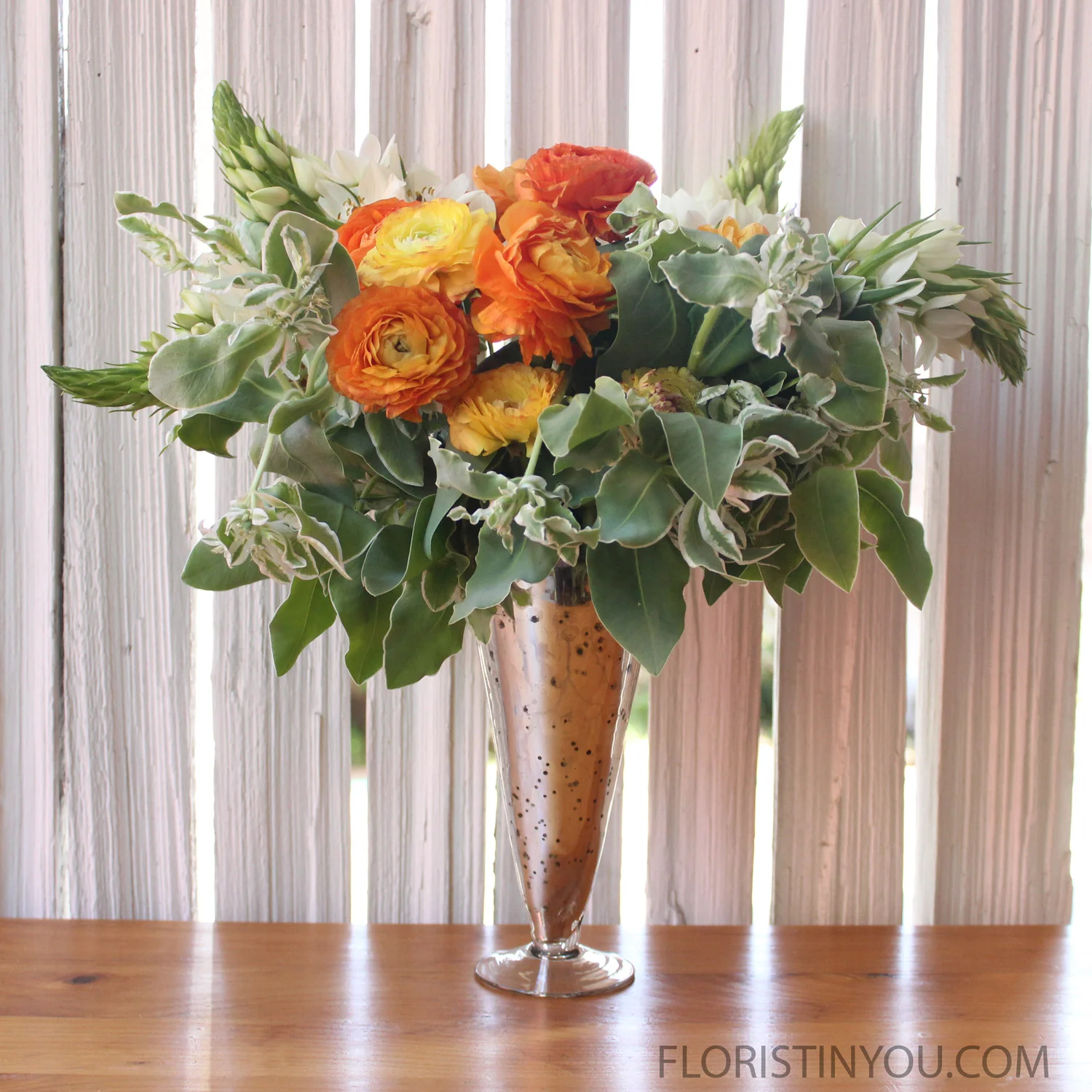 Add yellow ranunculus and you are 'fini'. Ooh la la.