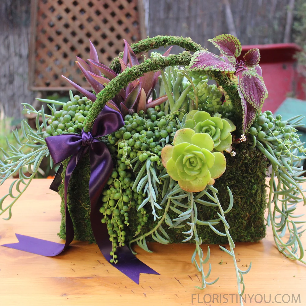 Give Mom A New Purse And A String Of Pearls Floristinyou