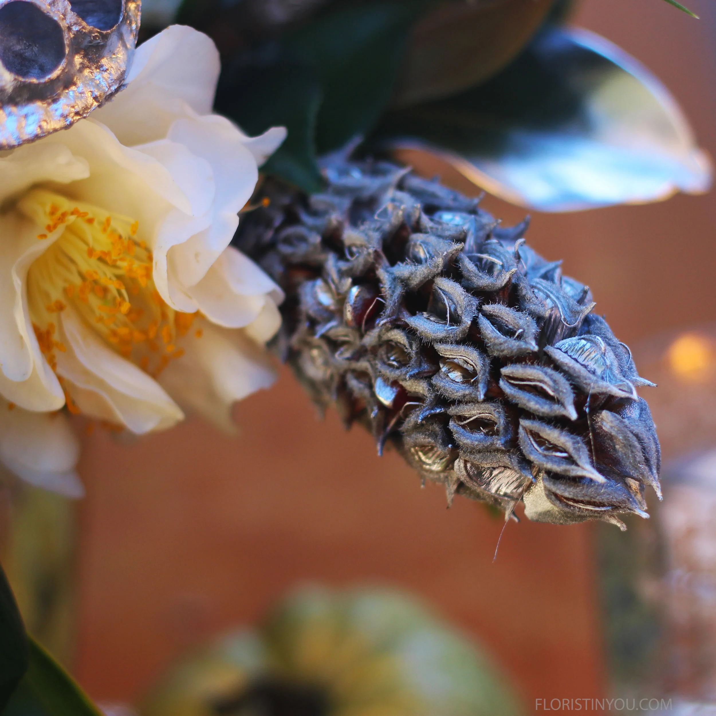 The metallic silver gives a wonderful sparkle and finish, tying the whole arrangement together.