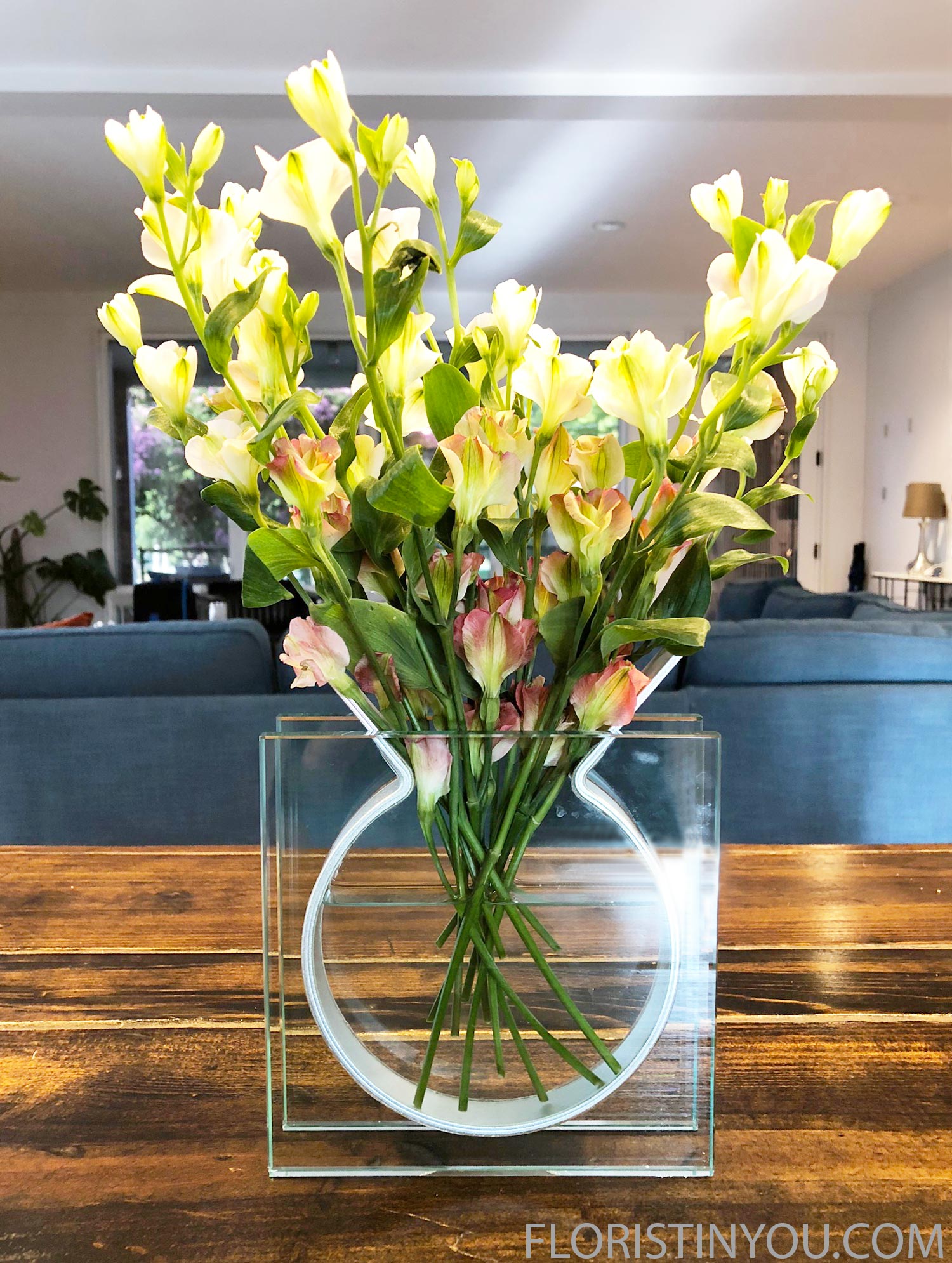 enkelt Luftfart blandt Glass Vase in a Glass House — floristinyou