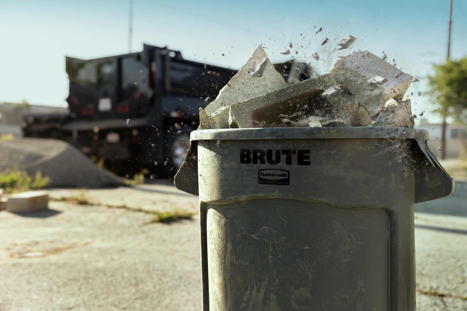 FG263200GRAY_RCP_Refuse_BRUTE 32 Gal Vented Container_Image_10.png