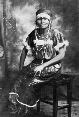 e110 Aunt Minnie.jpg