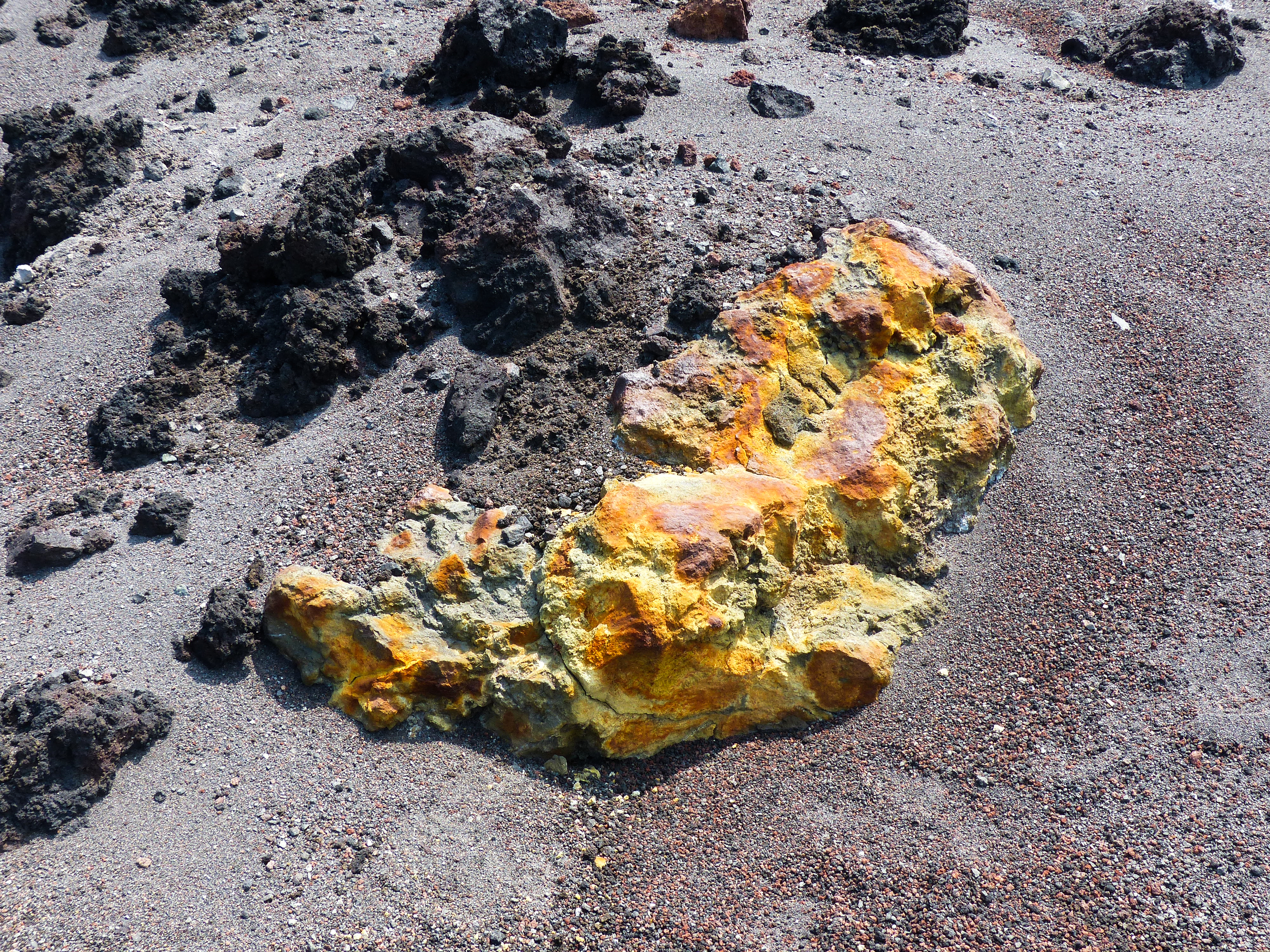 sulfur, Anak Krakatau volcano
