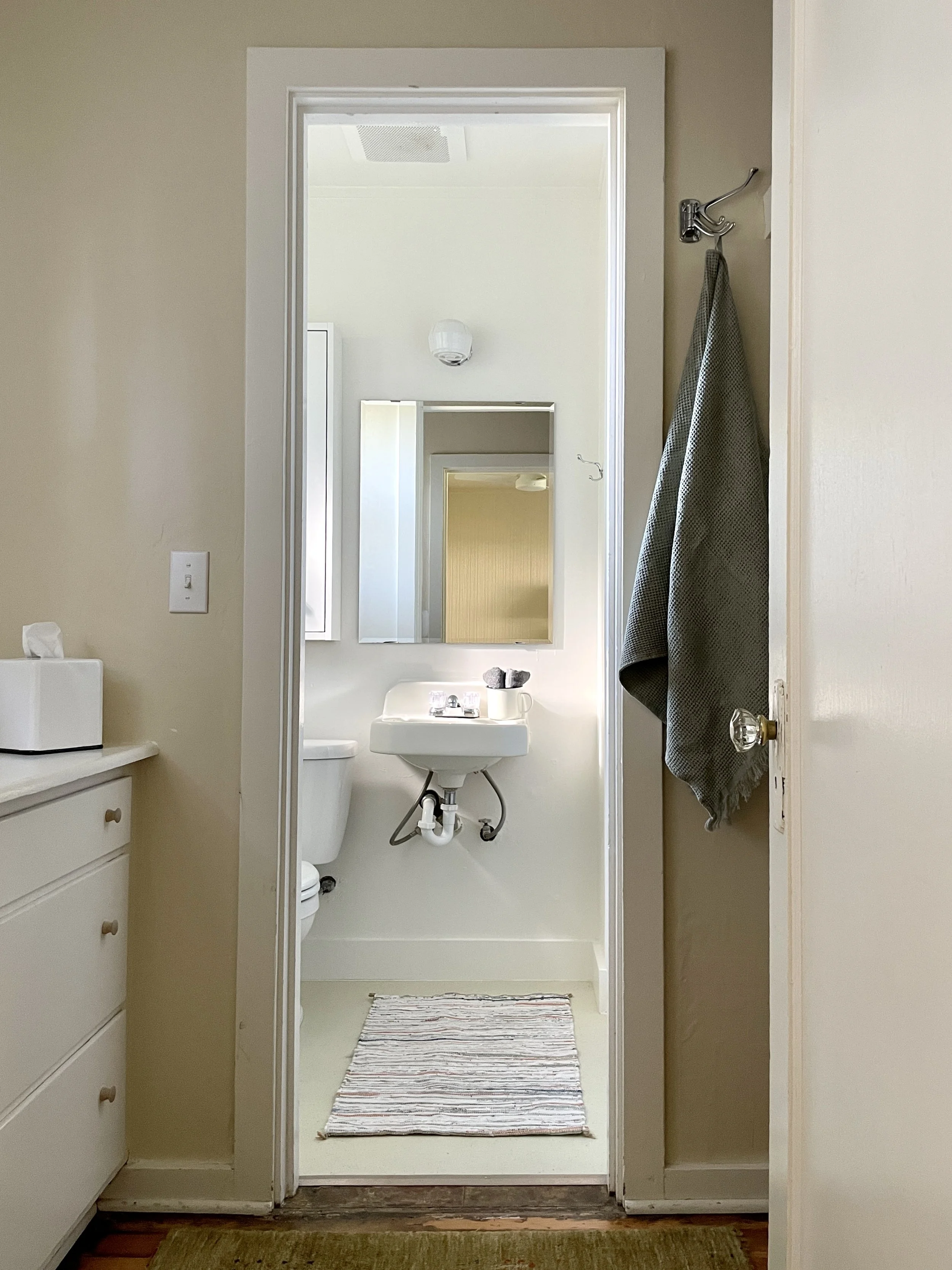 Cabin 4-bath.jpg