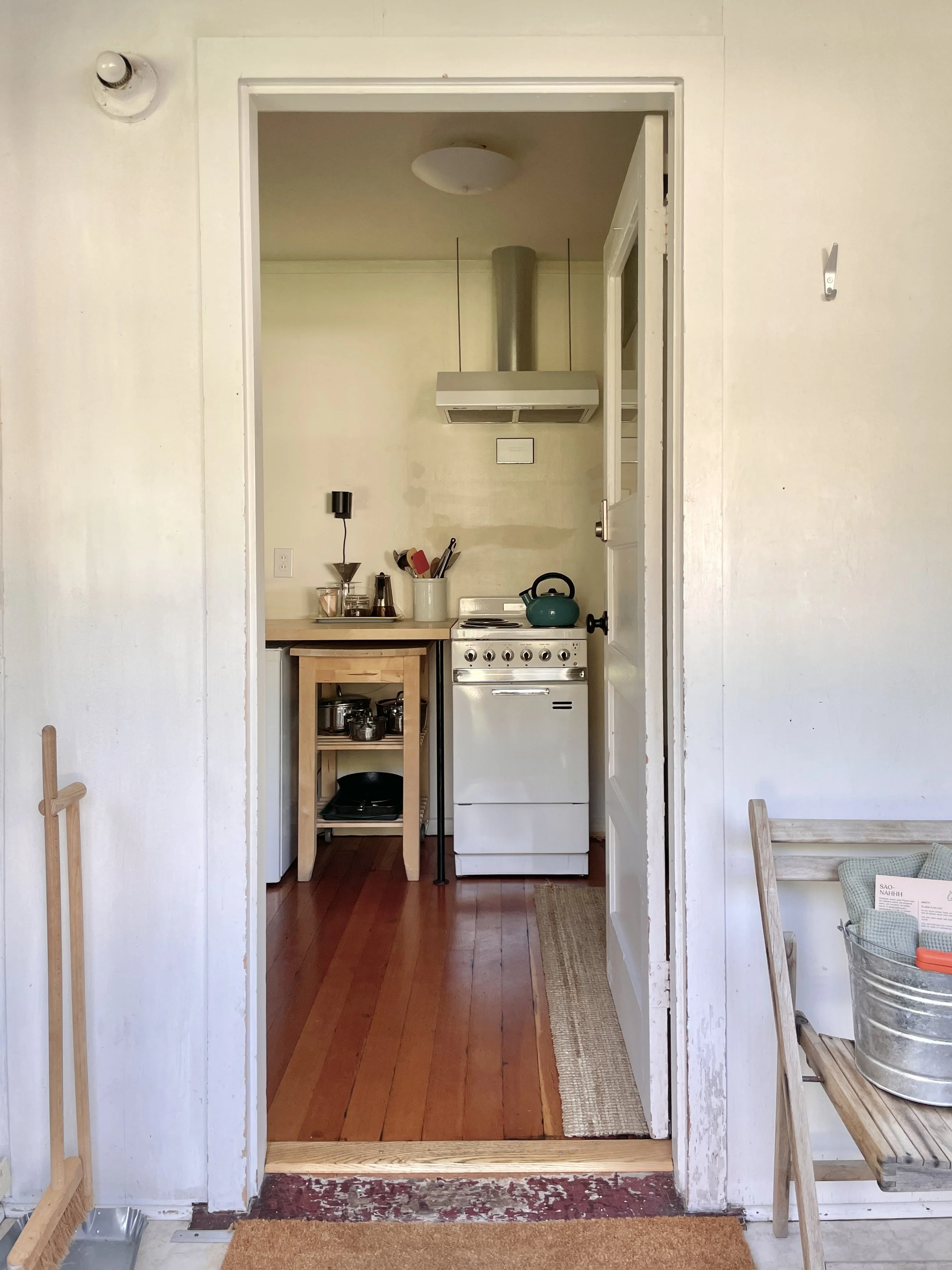 Cabin 4-entry.jpg