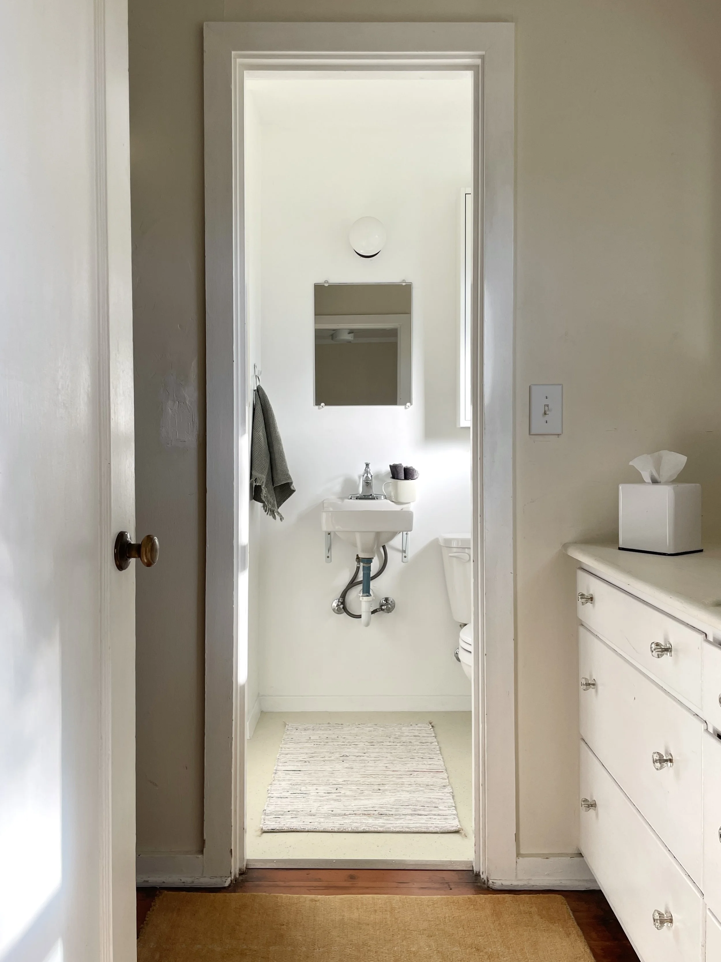 Cabin 1-bath.jpg