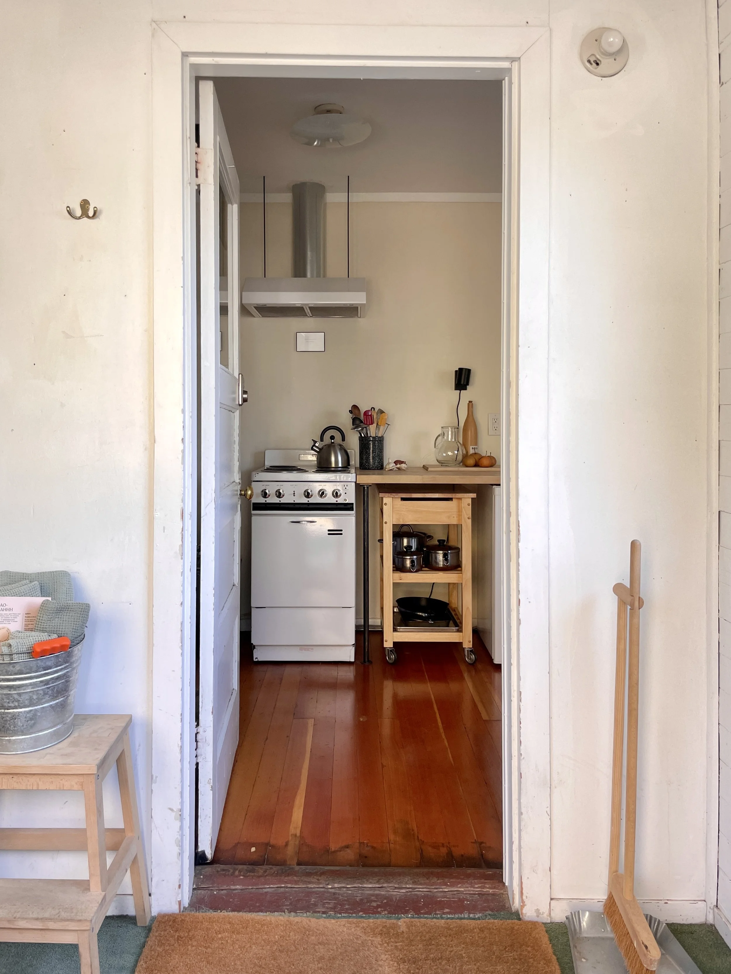Cabin 1-entry.jpg