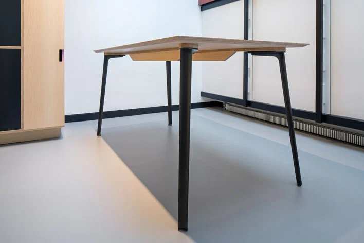 TABLE-01.jpg