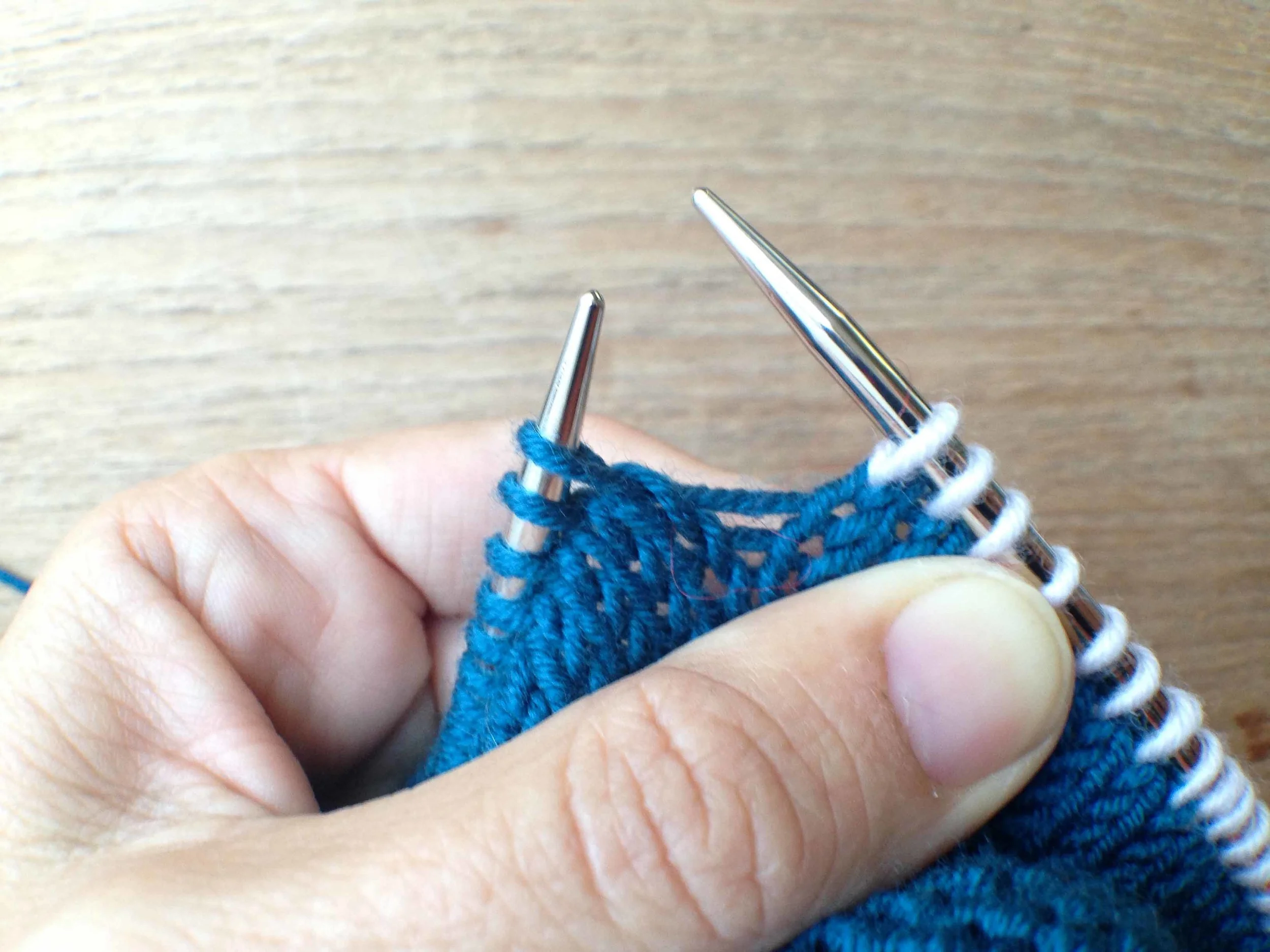 Before doing a M1L or a M1R you pull the two needles apart slightly to show the bars of yarn running horizontally between the two stitches on the previous row. 