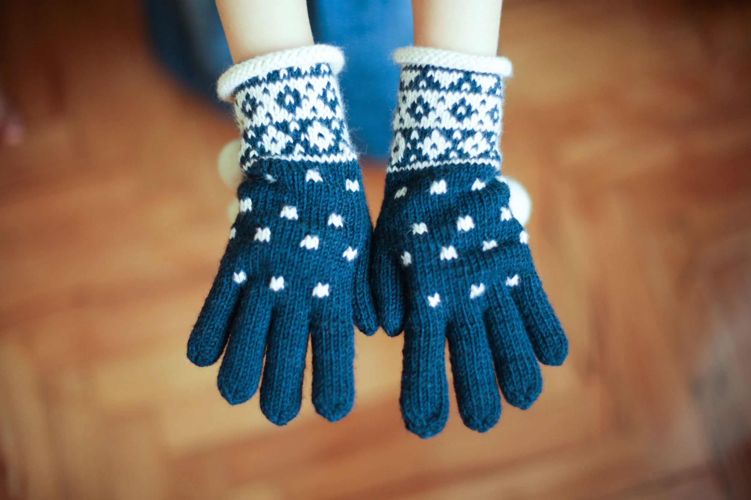 The beautiful gloves I purchased for the middle kid. I was told it was wool but they feel to me like they have some alpaca. They are slightly silky in their softness but the yarn isn't over processed. 