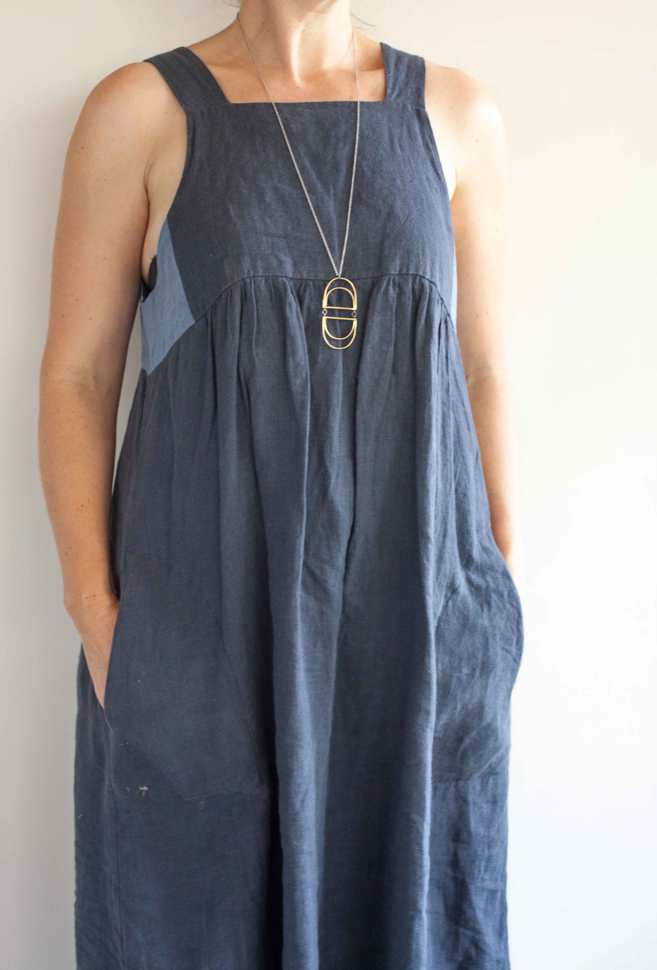 Beautiful non-tent-like line where you can see the pretty curve of the yoke. The odd bit around the armpit is due to my error.