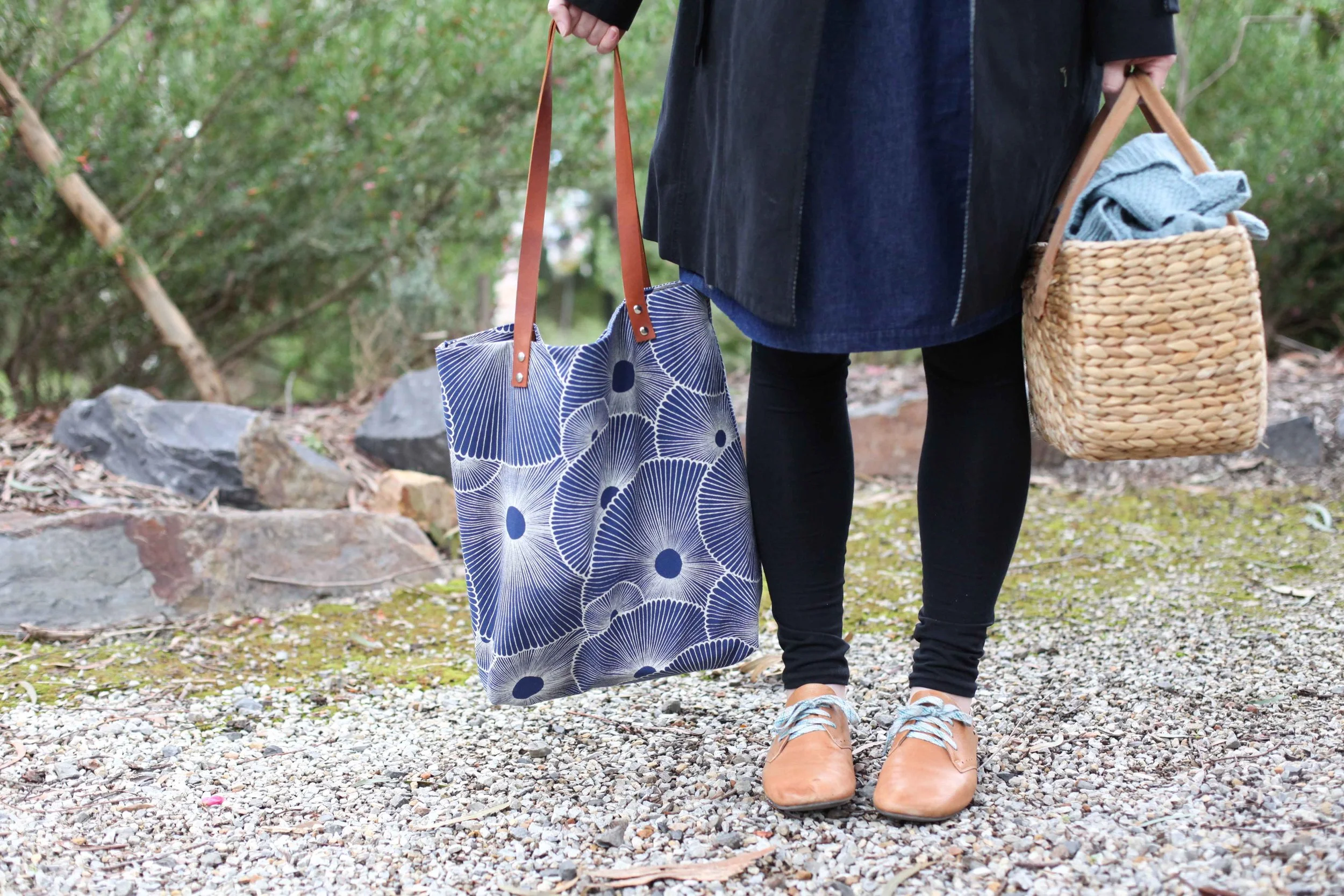 Outfit ala The Craft Sessions 2016 retreat. The Virginia Leggings by Megan Nielsen - and the Tote Bag - which is the Genoa Tote by Blogless Anna - were both made by Amy in a class taught by Anna Ng.