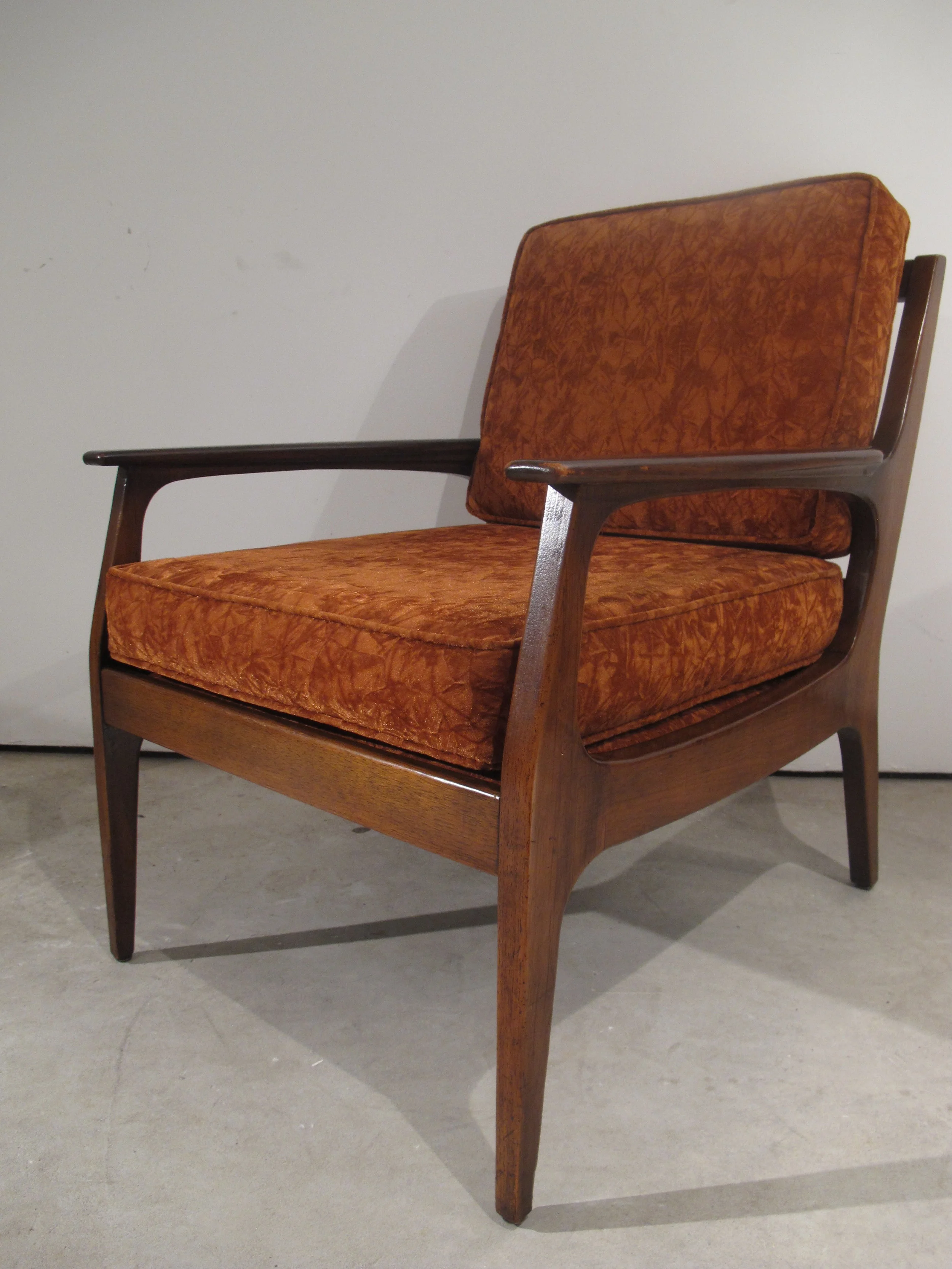 DANISH MODERN STYLE LOUNGE CHAIR