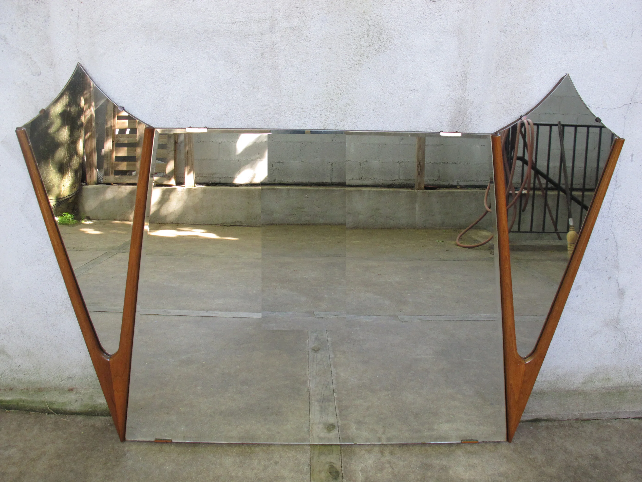 MID CENTURY MODERN SCULPTED WALNUT MIRROR