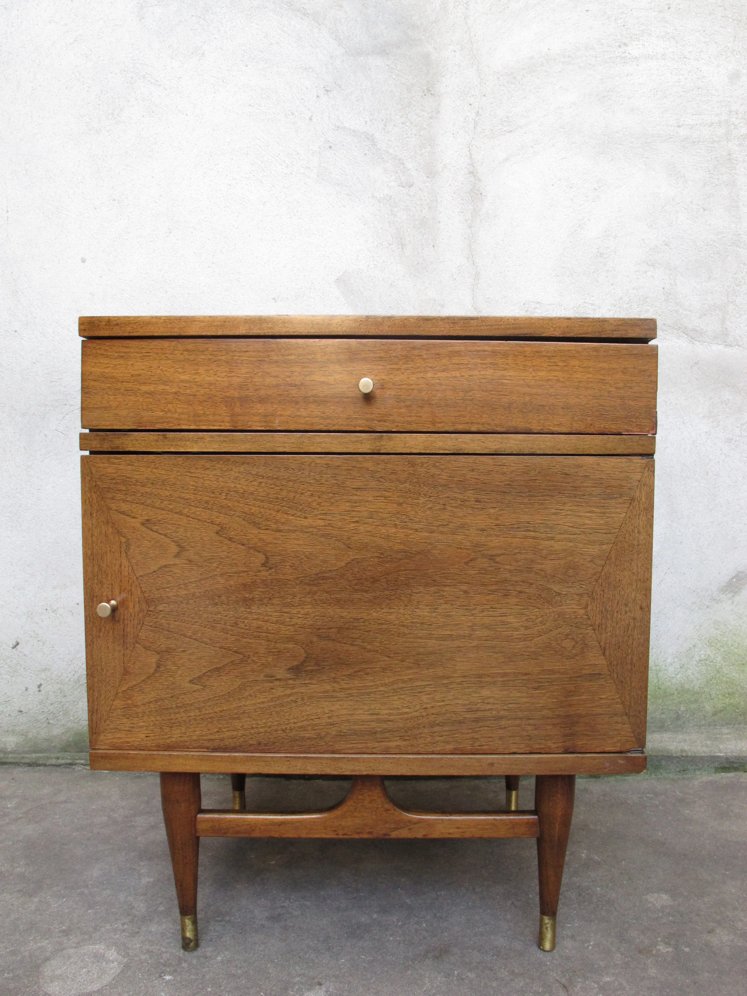 MID CENTURY PAUL MCCOBB STYLE NIGHTSTAND