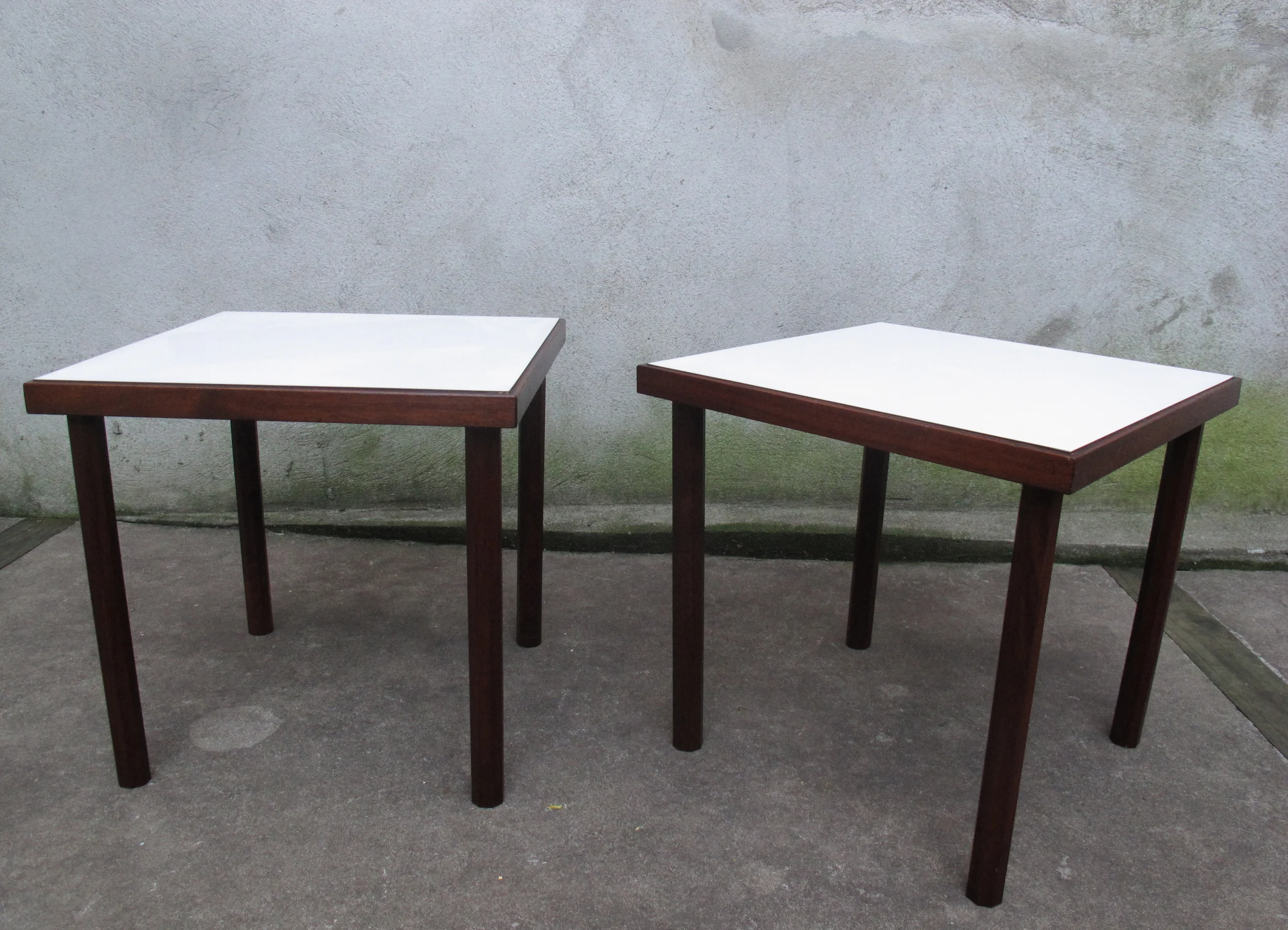 PAIR OF MID CENTURY WALNUT SIDE TABLES AFTER RISOM