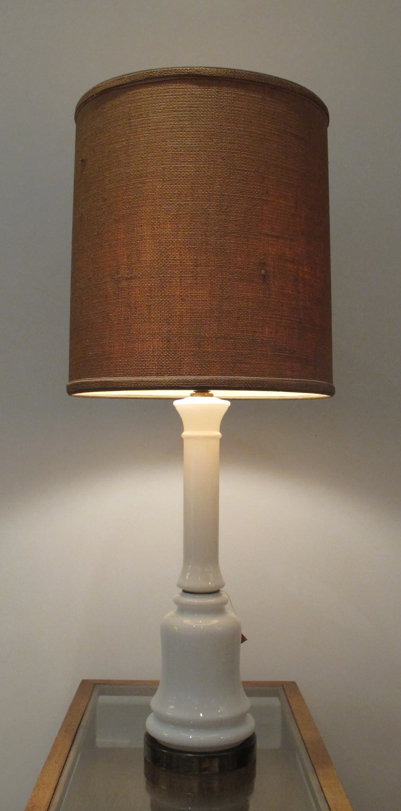 MID CENTURY WHITE GLASS & BRASS LAMP WITH BURLAP SHADE
