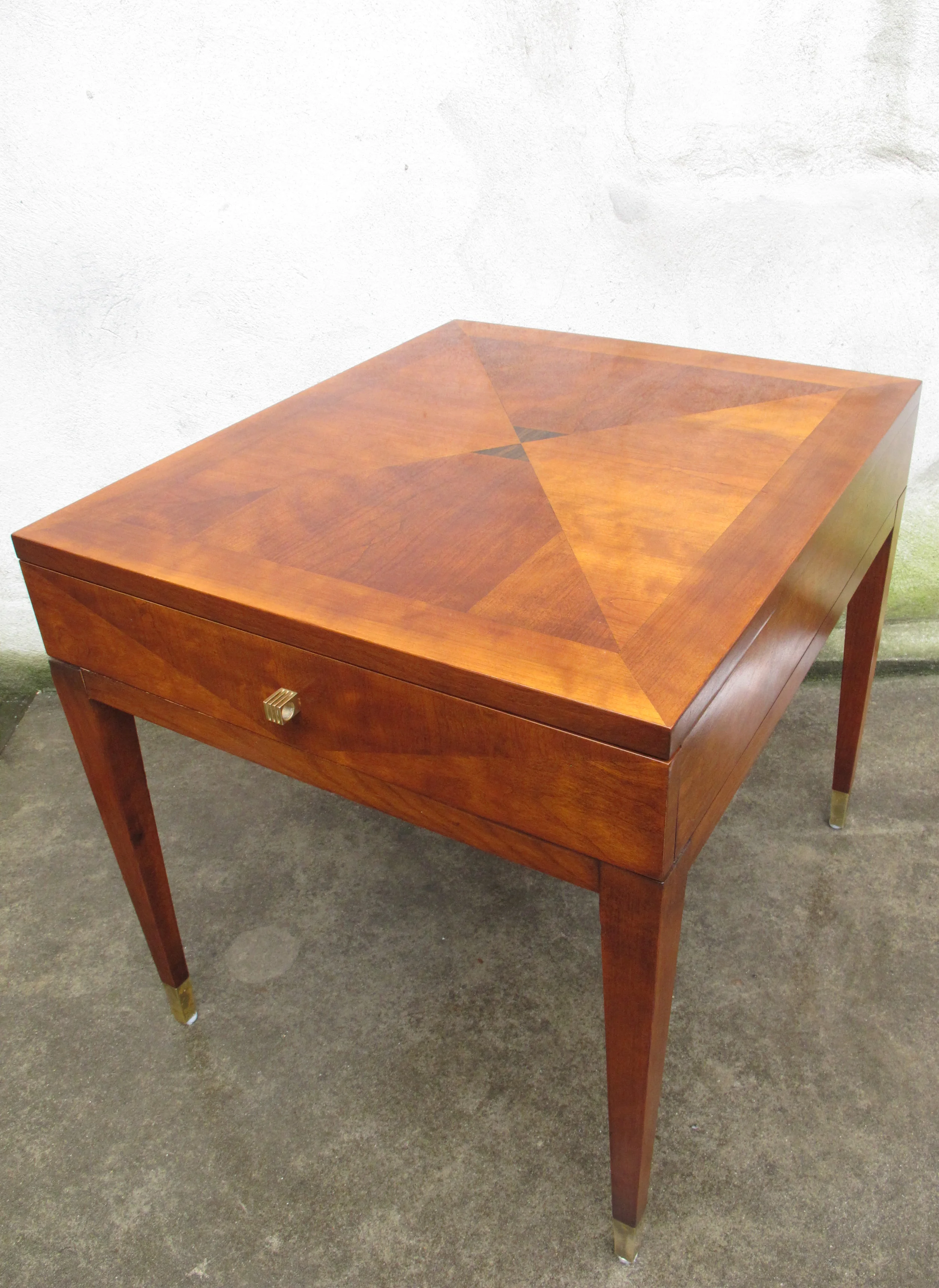 HENREDON SCENE 4 MID CENTURY AND DECO STYLE END TABLE