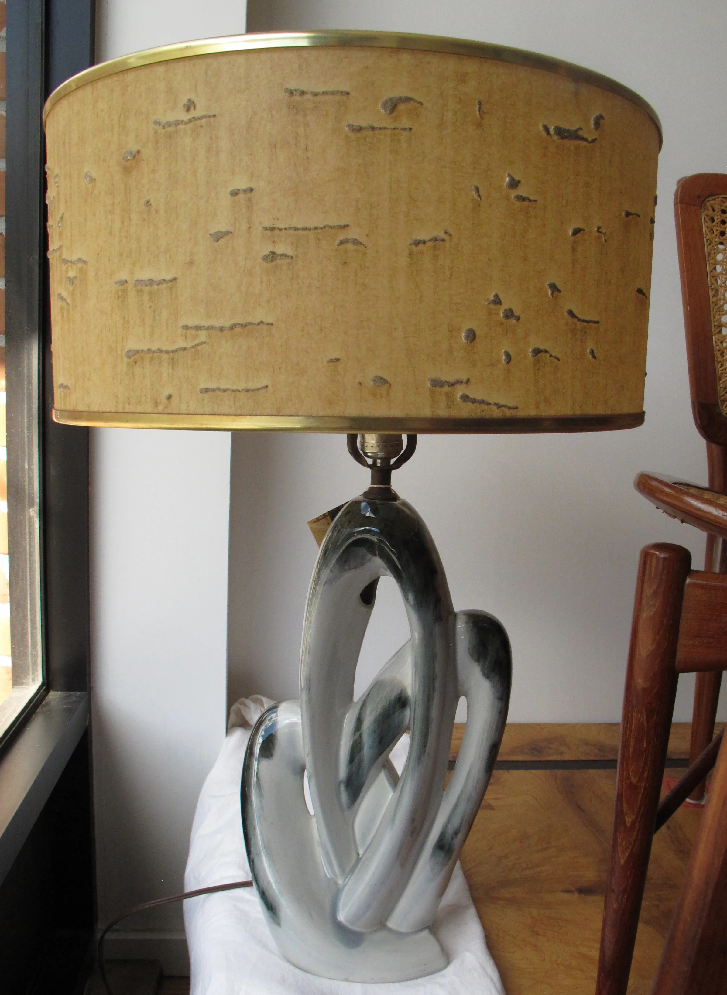 ABSTRACT MID CENTURY SCULPTURAL GLASS LAMP