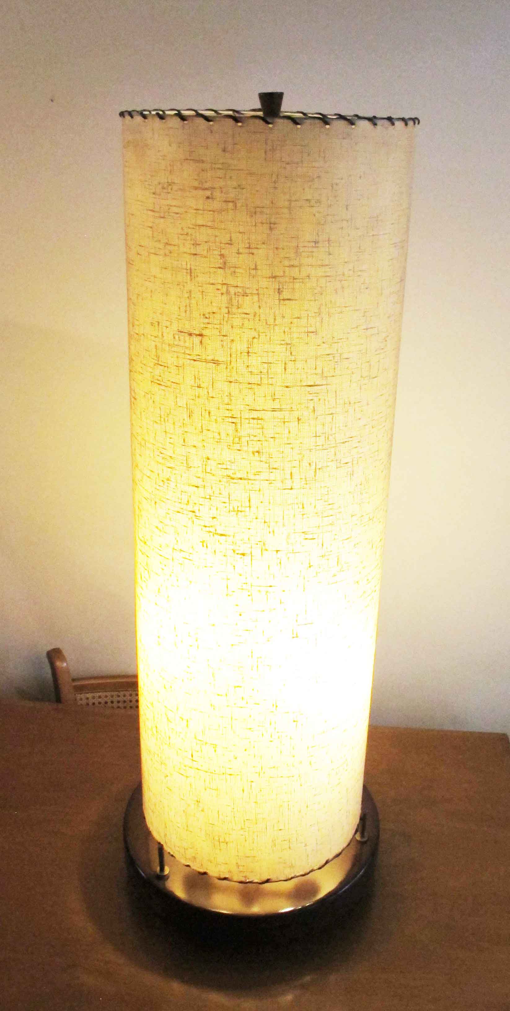 MID CENTURY MODERN MODELINE STYLE LARGE WALNUT TABLE LAMP WITH BRASS ACCENTS