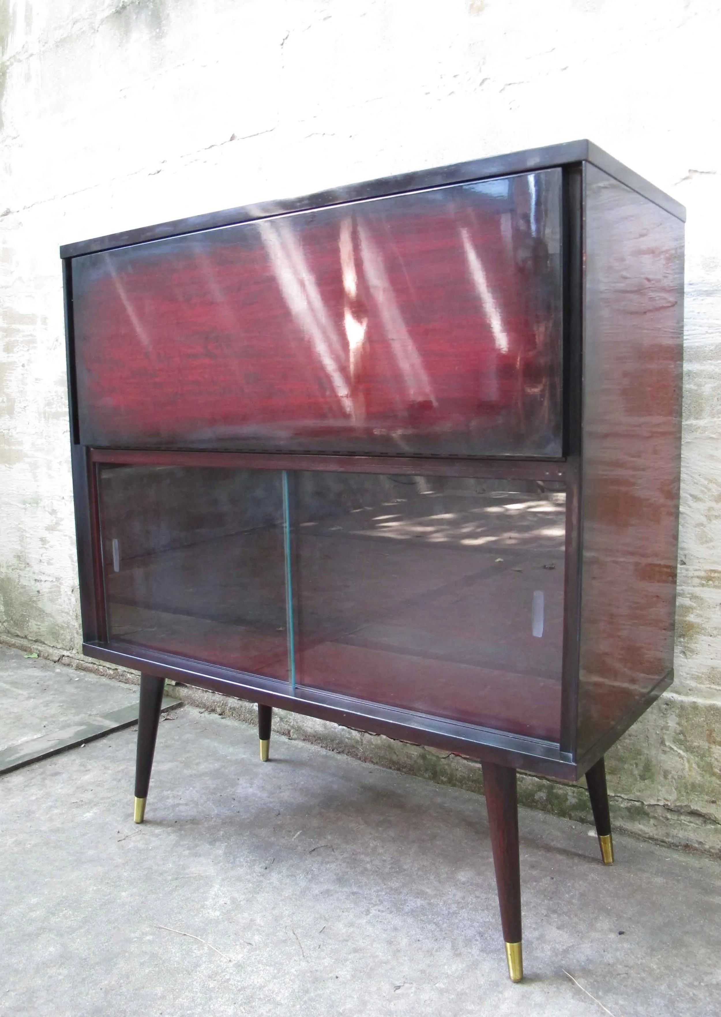 MID CENTURY MODERN ILLUMINATED BAR CABINET
