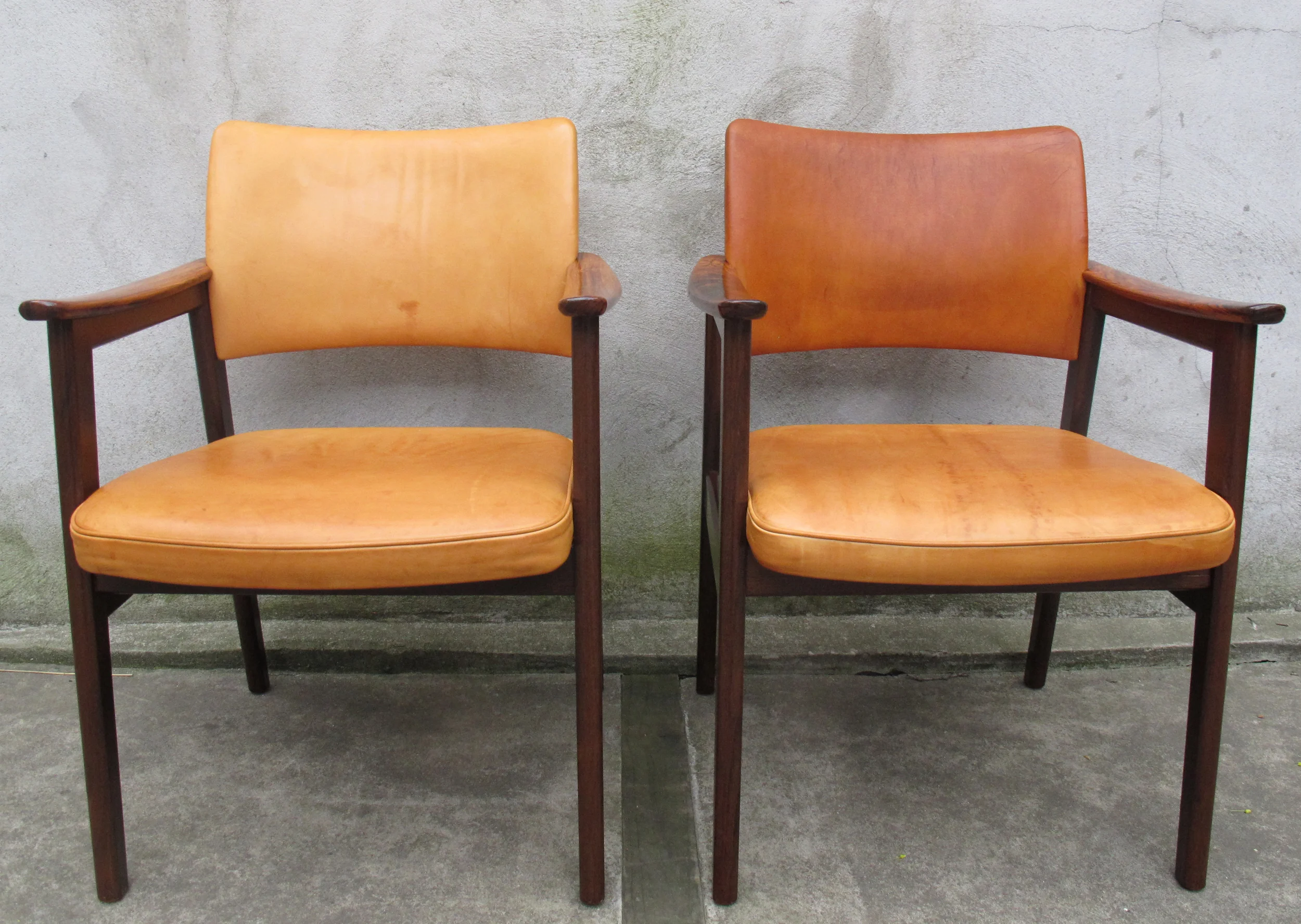 PAIR OF DANISH MODERN ROSEWOOD AND LEATHER ARMCHAIRS
