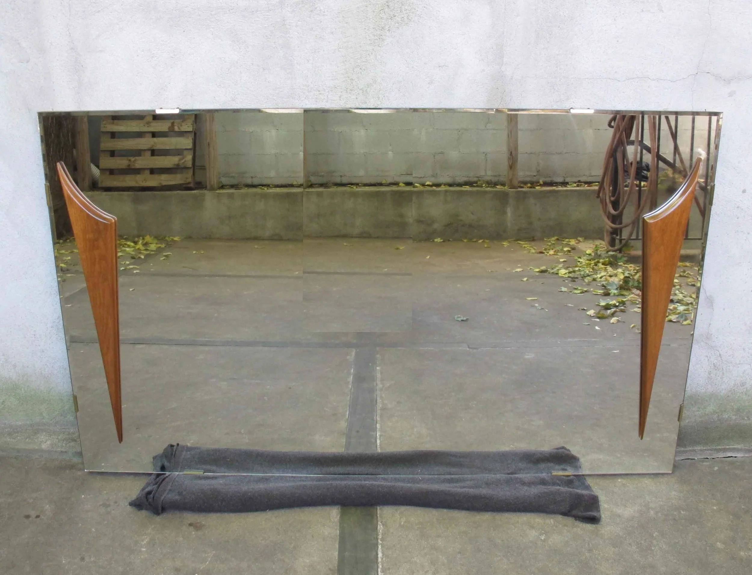 MID CENTURY MODERN SCULPTED WALNUT MIRROR