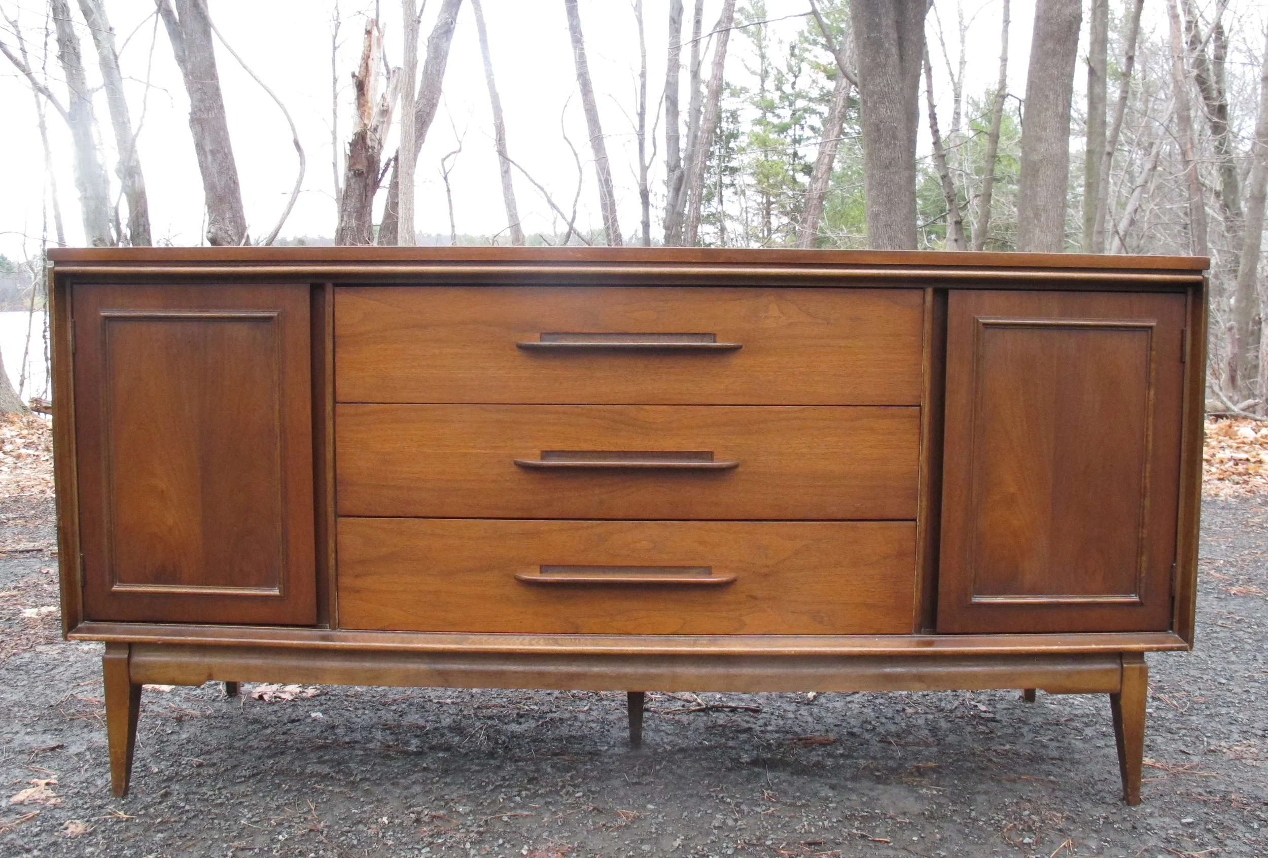 MID CENTURY WALNUT CREDENZA BY BASSETT