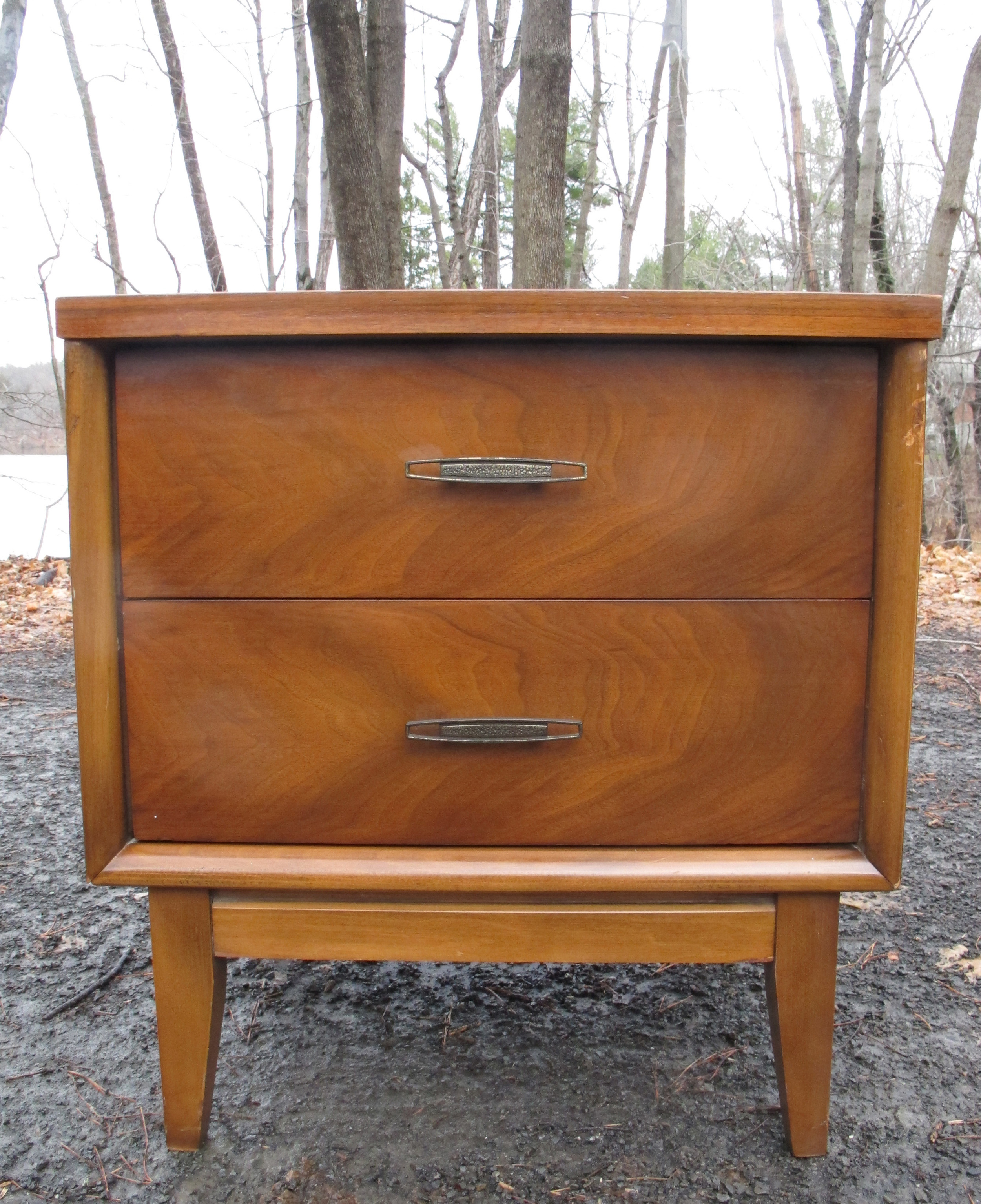 MID CENTURY MODERN WALNUT NIGHTSTAND