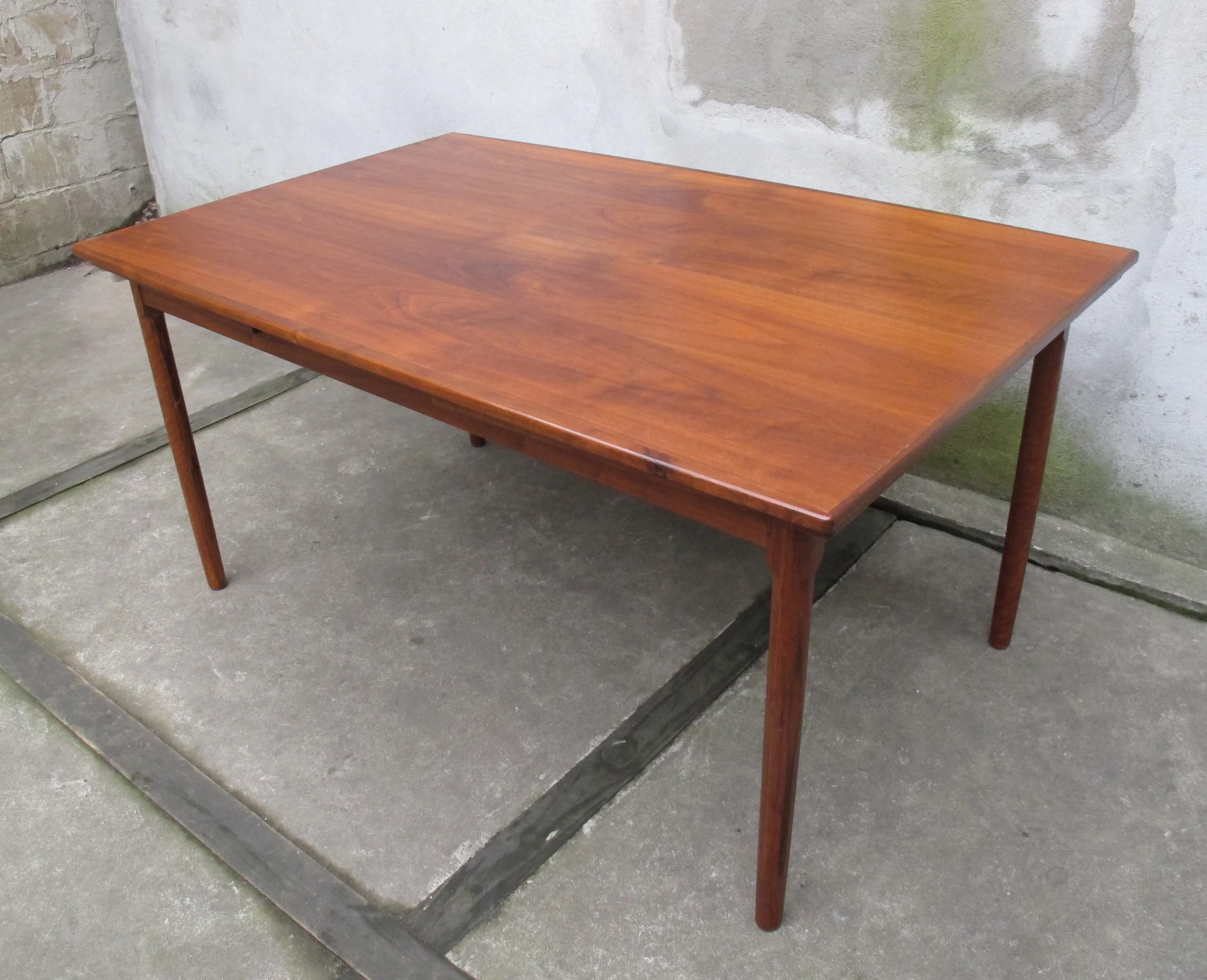 DANISH MODERN TEAK EXTENSION DINING TABLE
